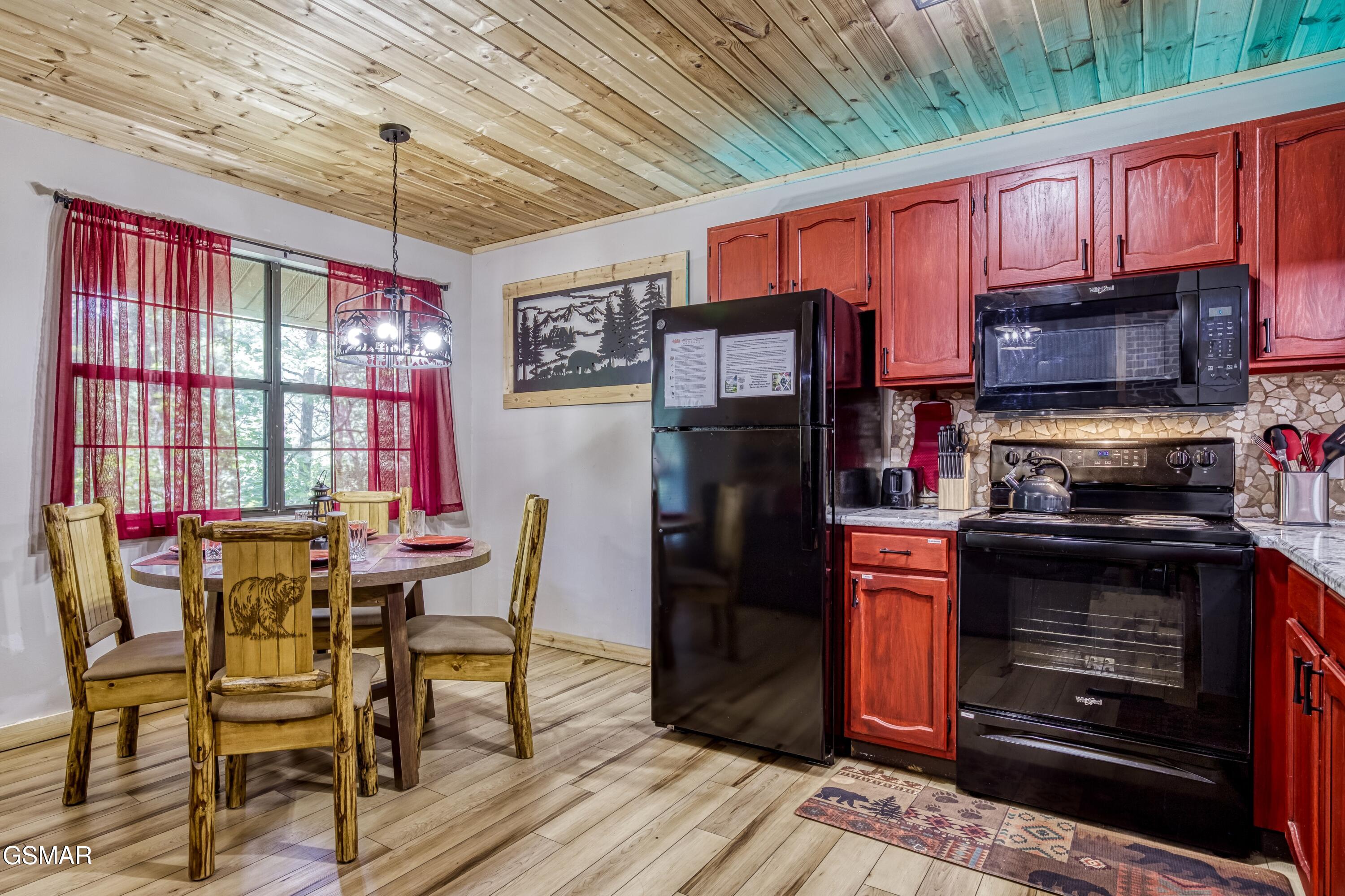 4256/4260 New Pioneer Trail Pigeon Forge TN 37863