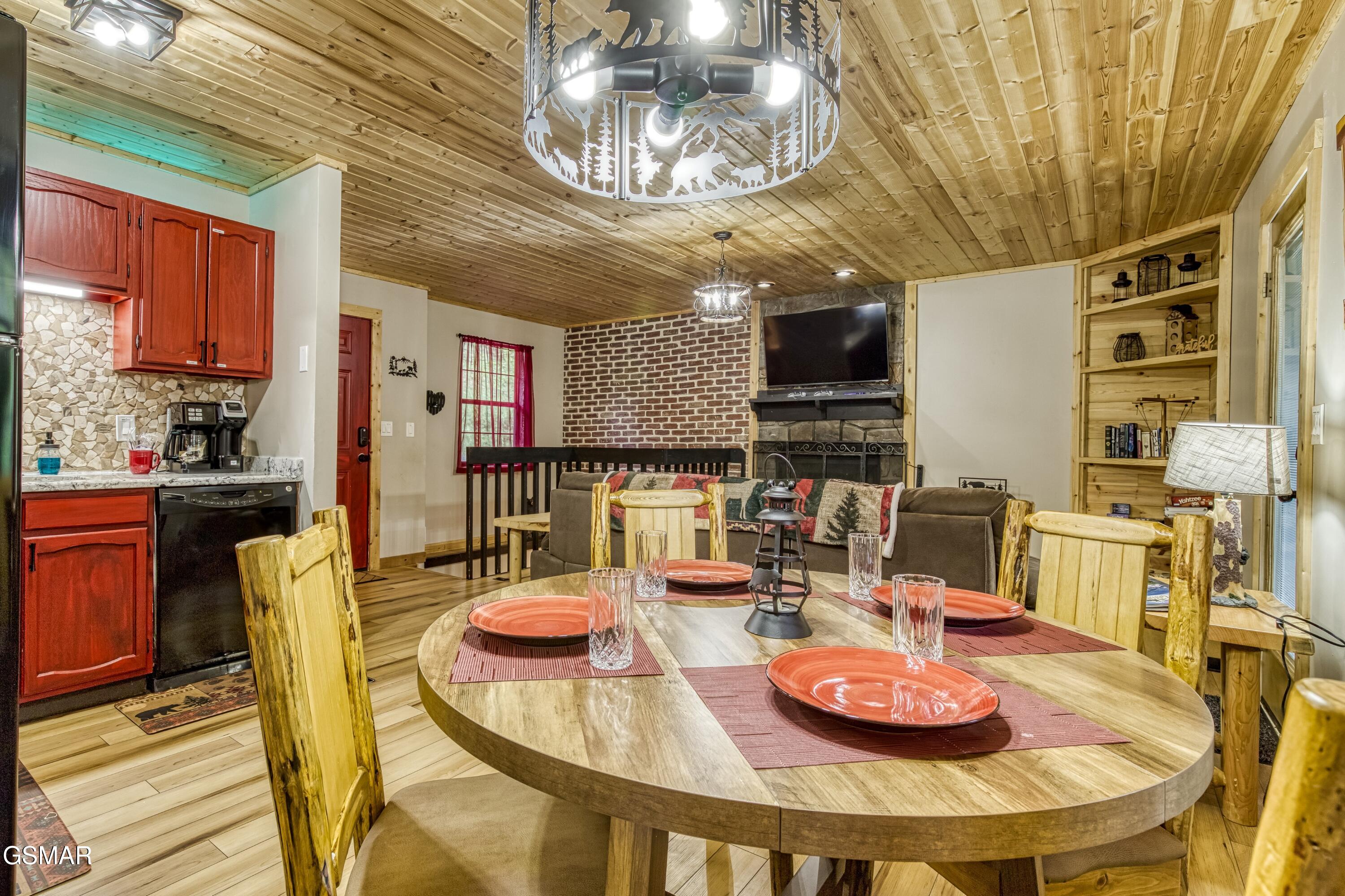 4256/4260 New Pioneer Trail Pigeon Forge TN 37863