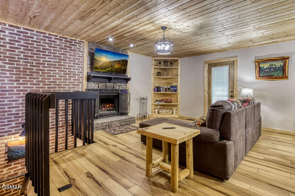 4256/4260 New Pioneer Trail Pigeon Forge TN 37863