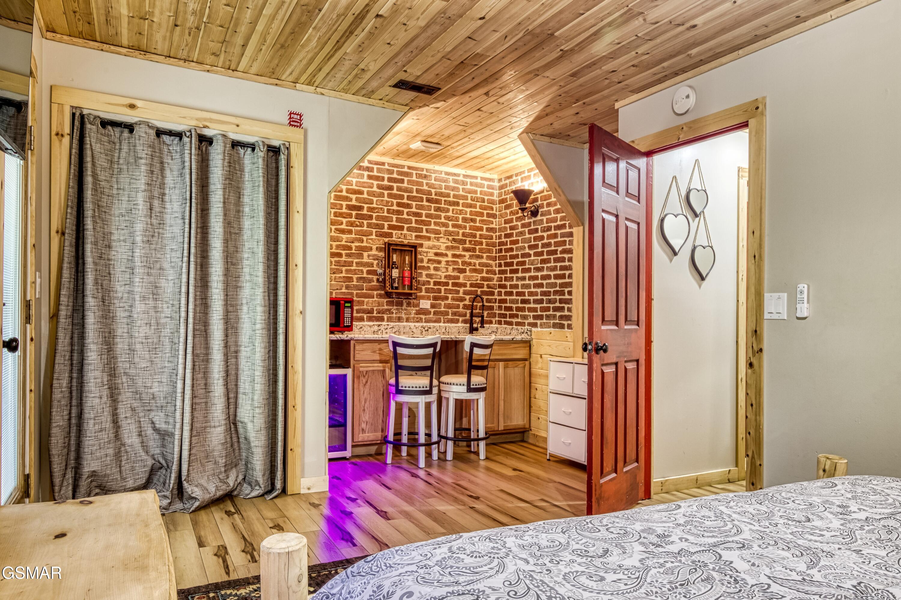 4256/4260 New Pioneer Trail Pigeon Forge TN 37863