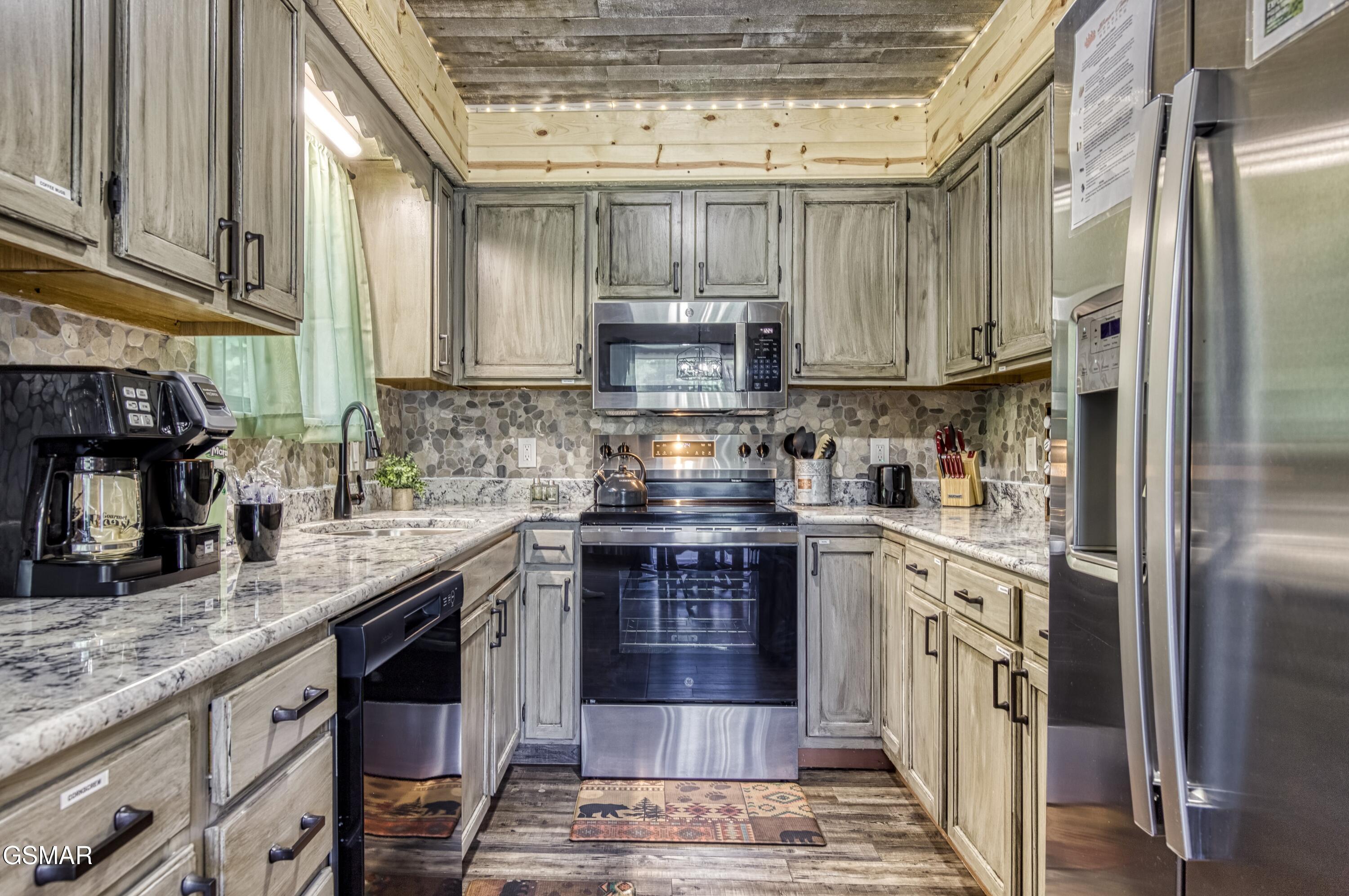 4256/4260 New Pioneer Trail Pigeon Forge TN 37863