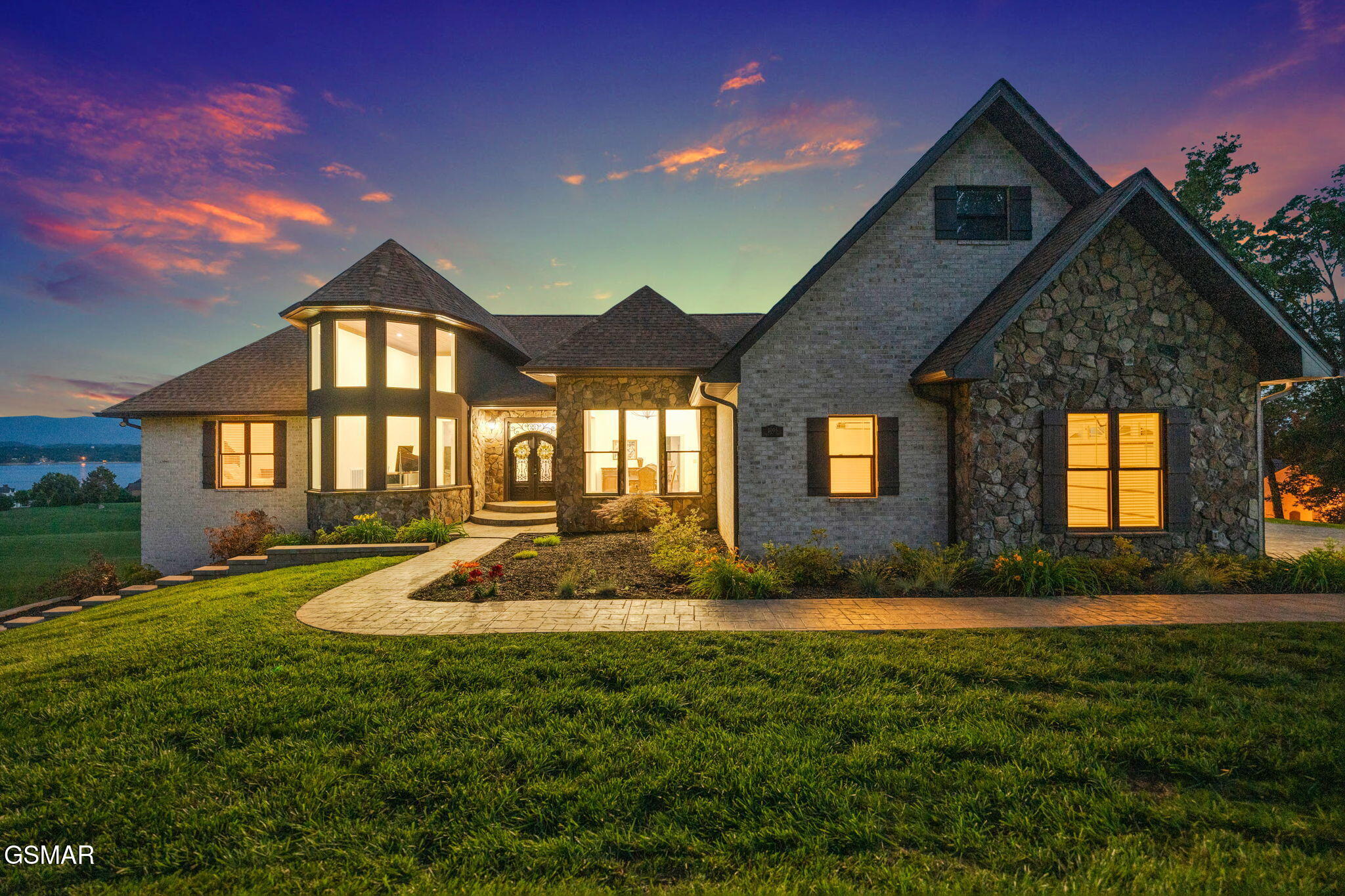 1005 Enchanted Drive Dandridge TN 37725