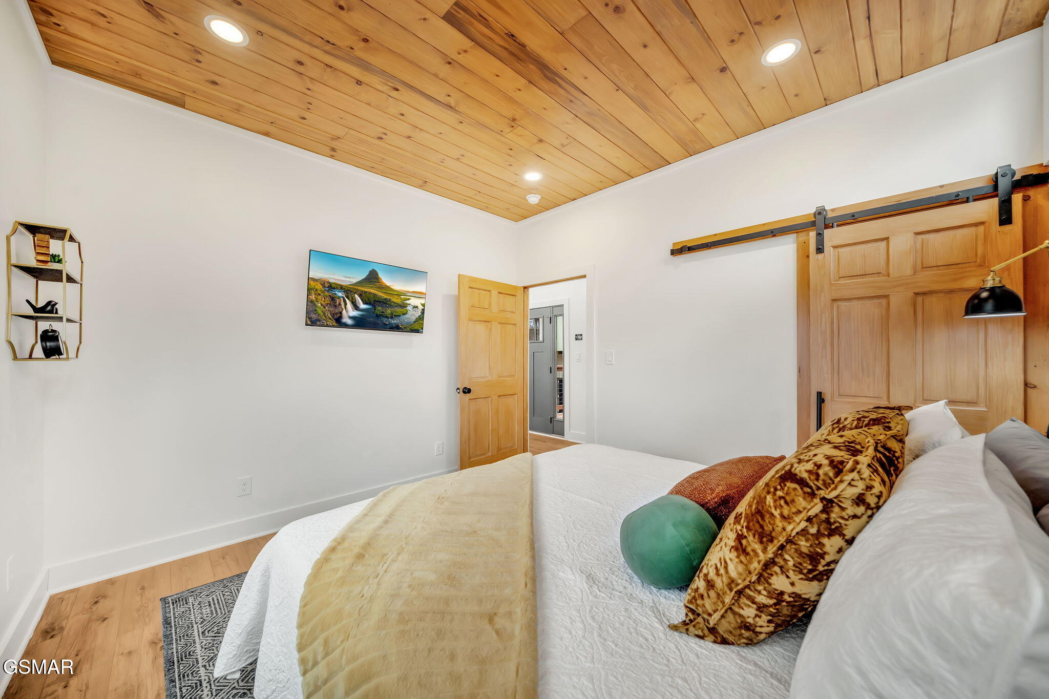 2385 Forge Hideaway Loop Pigeon Forge TN 37863