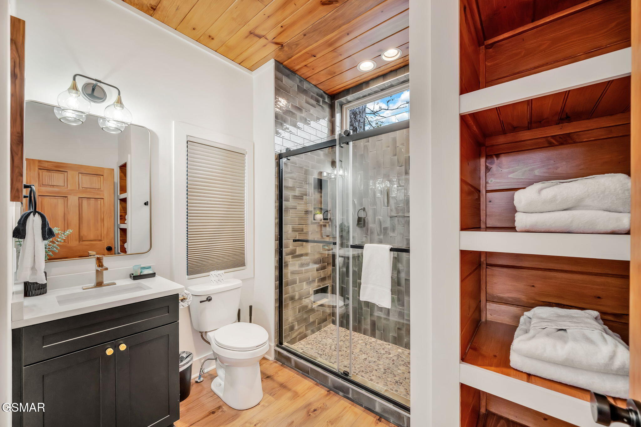 2385 Forge Hideaway Loop Pigeon Forge TN 37863