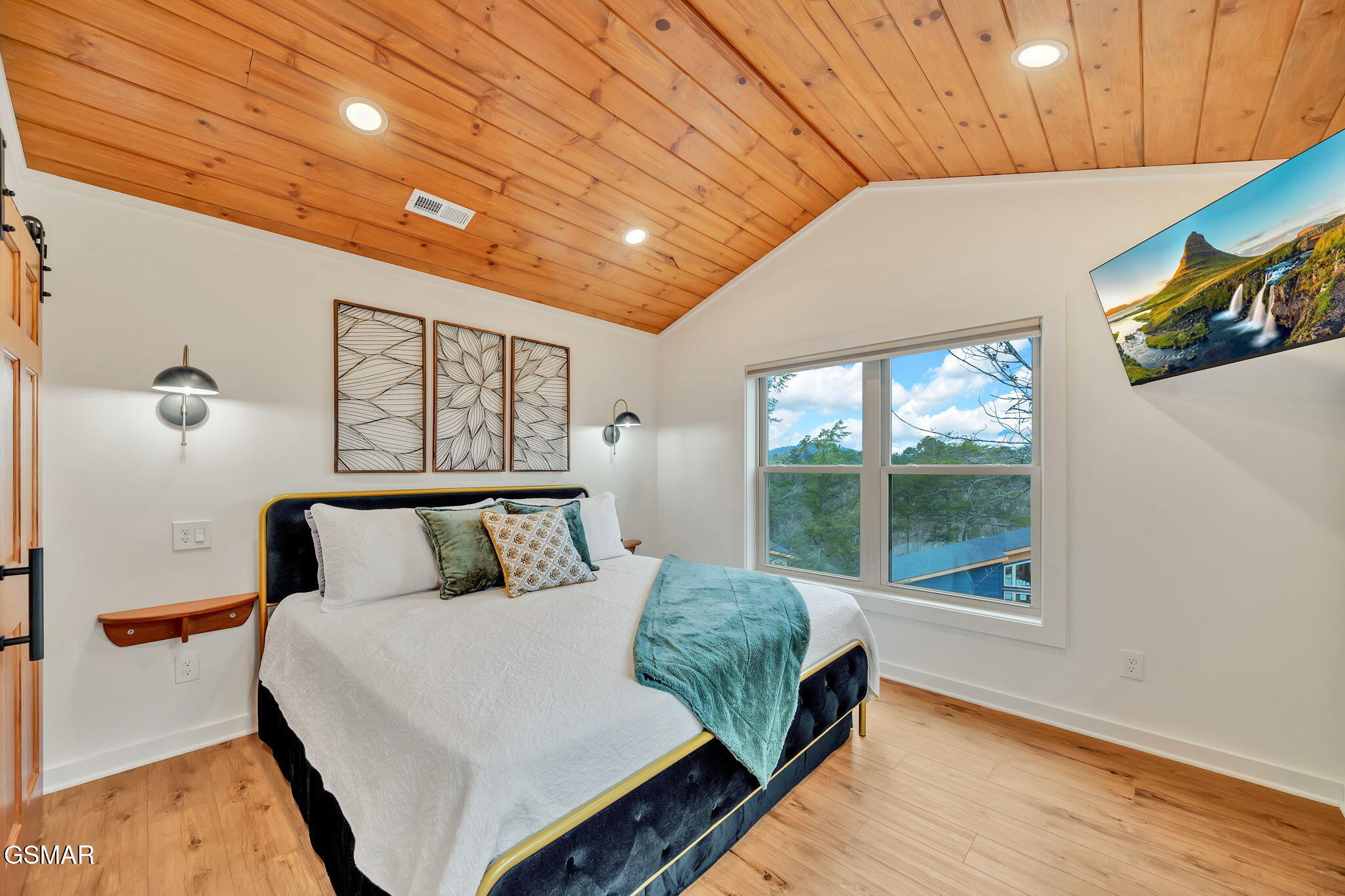 2385 Forge Hideaway Loop Pigeon Forge TN 37863