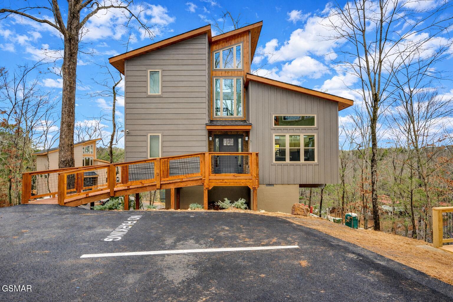 2385 Forge Hideaway Loop Pigeon Forge TN 37863