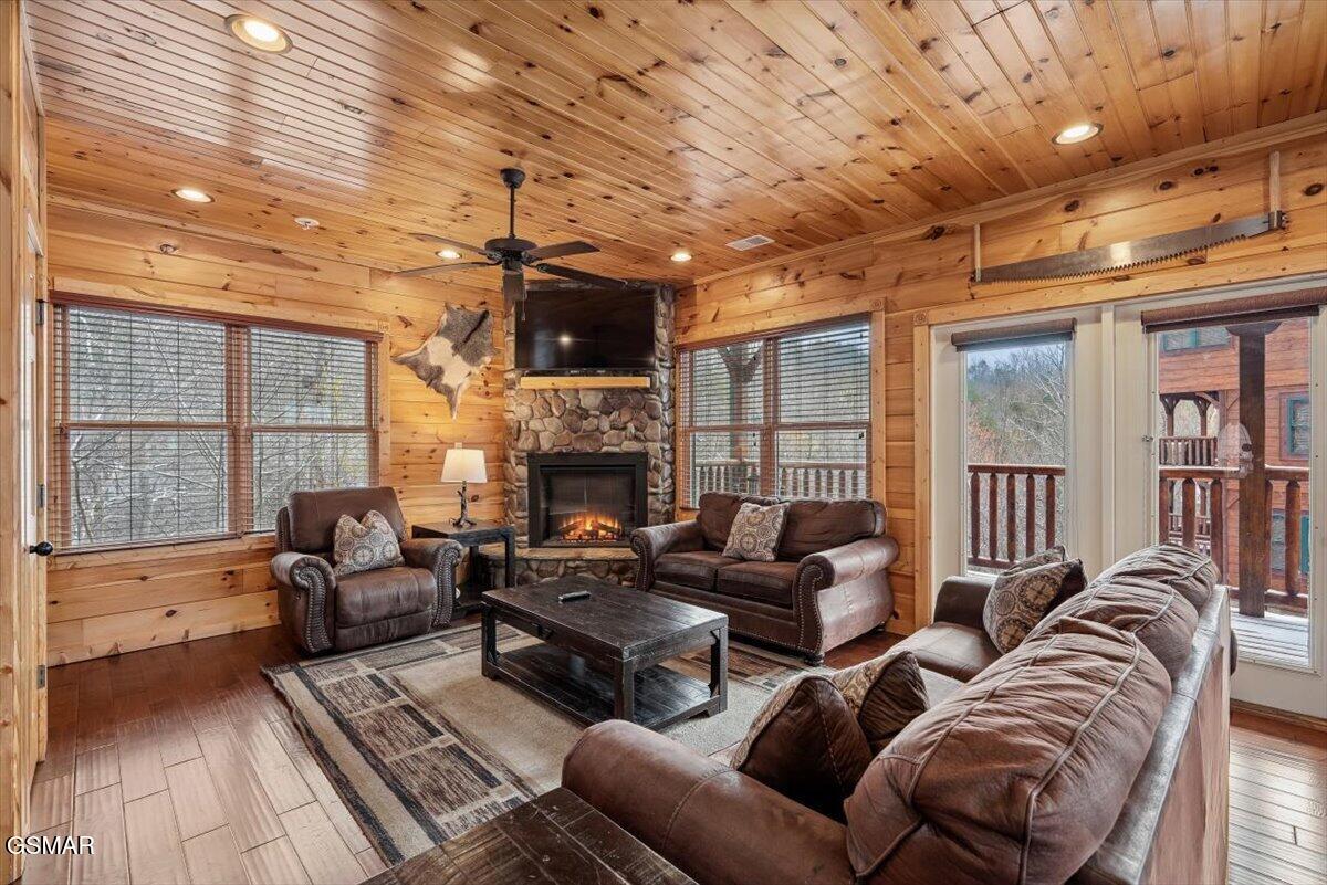 889 Great Smoky Way Gatlinburg TN 37738