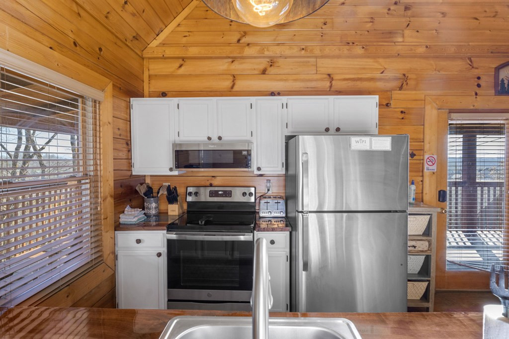 2205 Eagle Feather Drive Sevierville TN 37876