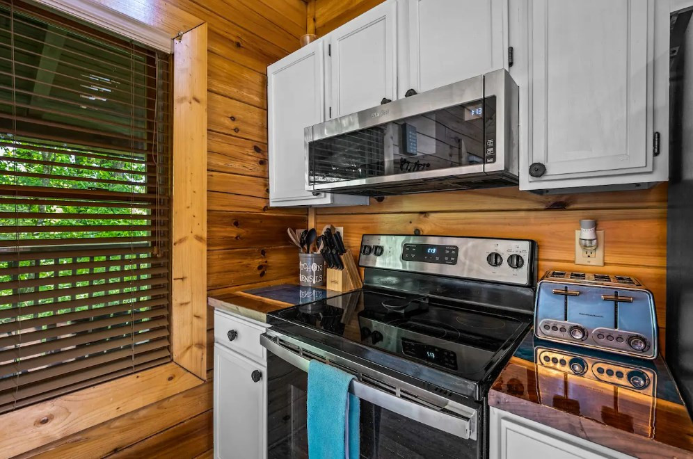 2205 Eagle Feather Drive Sevierville TN 37876