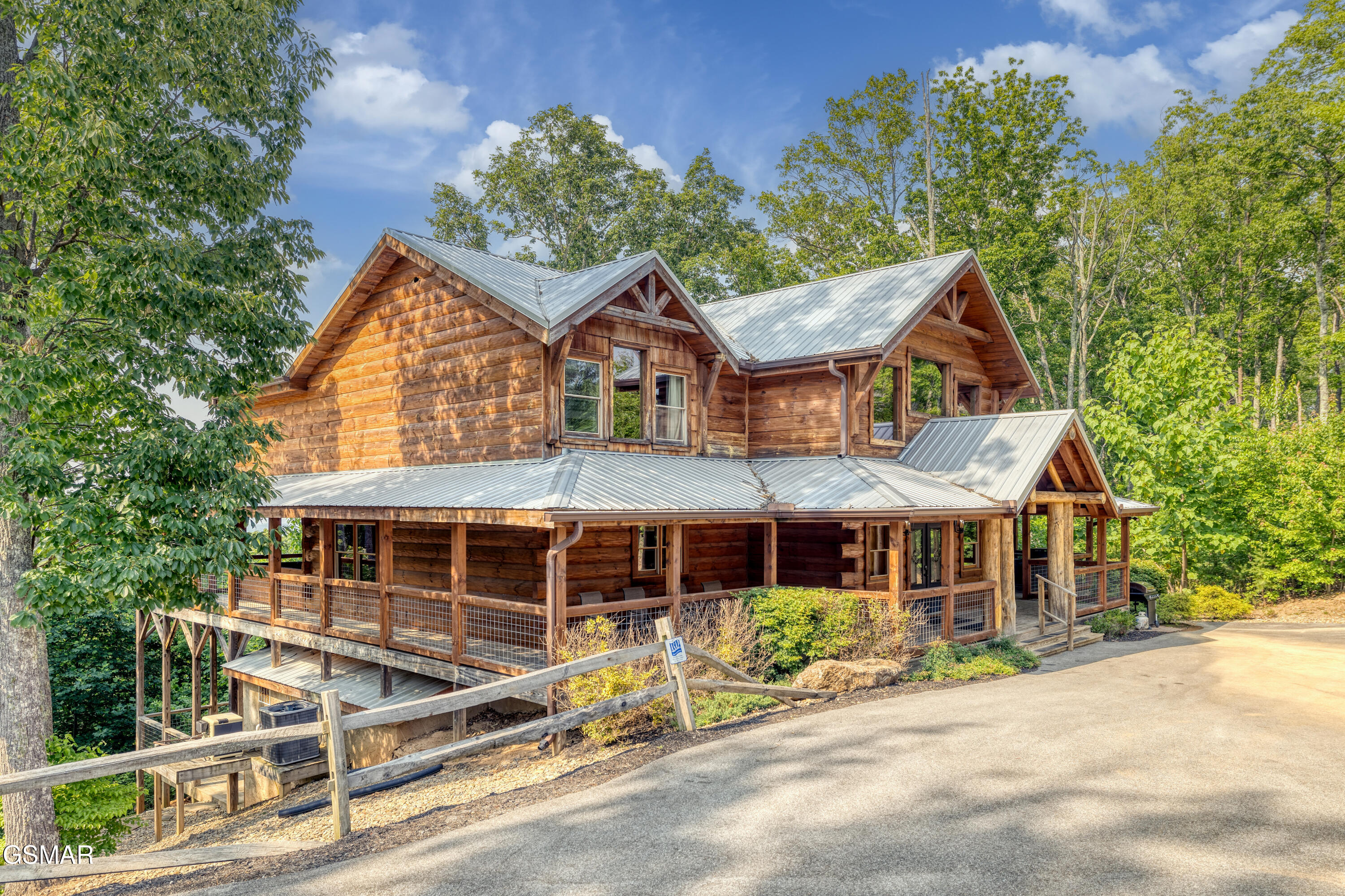 809 Pinecrest Way Sevierville TN 37862