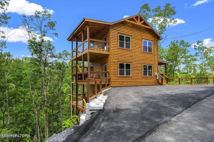 1868 Blue Tick Way Sevierville TN 37876