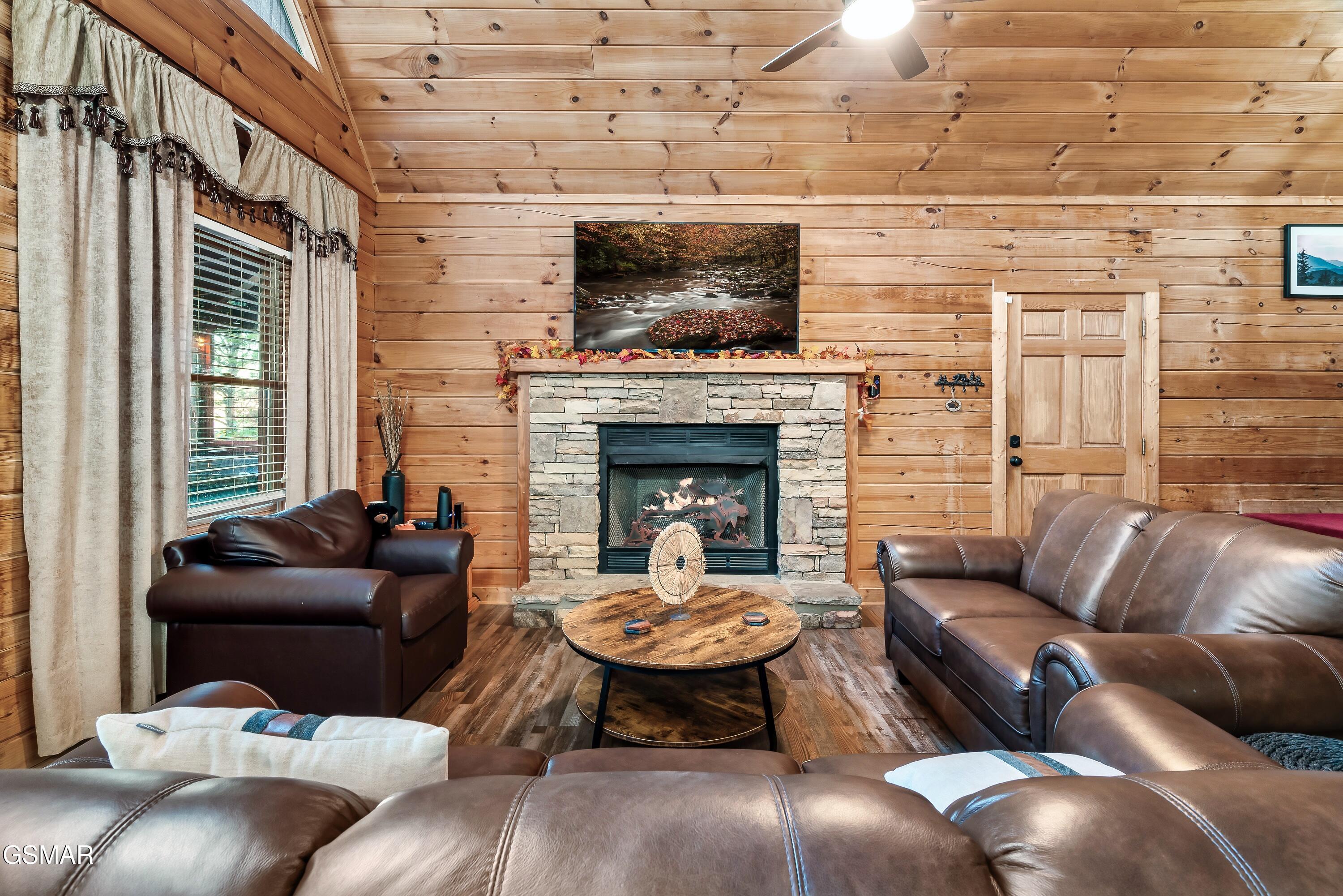 1617 Silver Poplar Lane Sevierville TN 37876