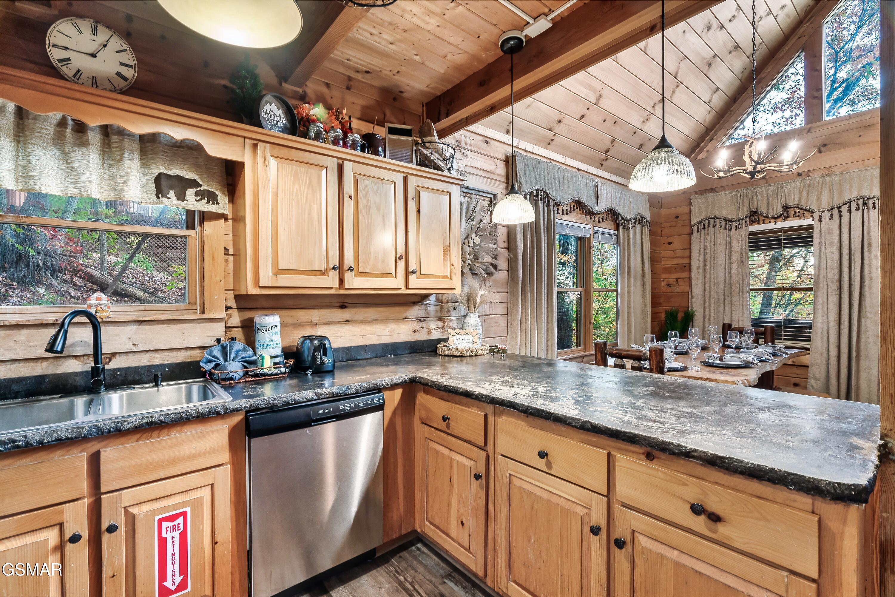 1617 Silver Poplar Lane Sevierville TN 37876