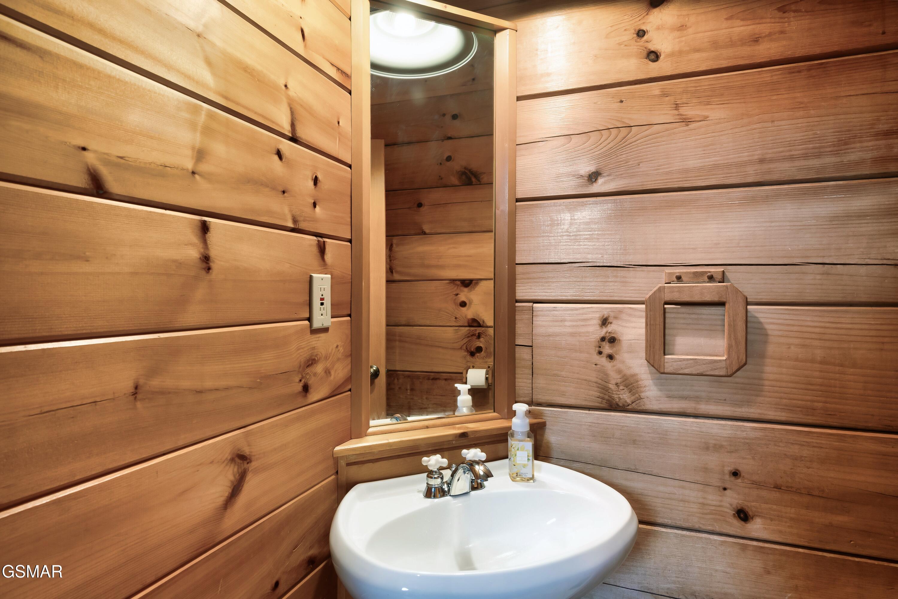 1266 Bear Cub Way Gatlinburg TN 37738