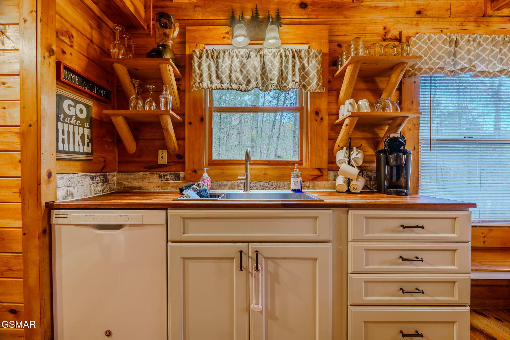 3140 Brothers Way Sevierville TN 37862
