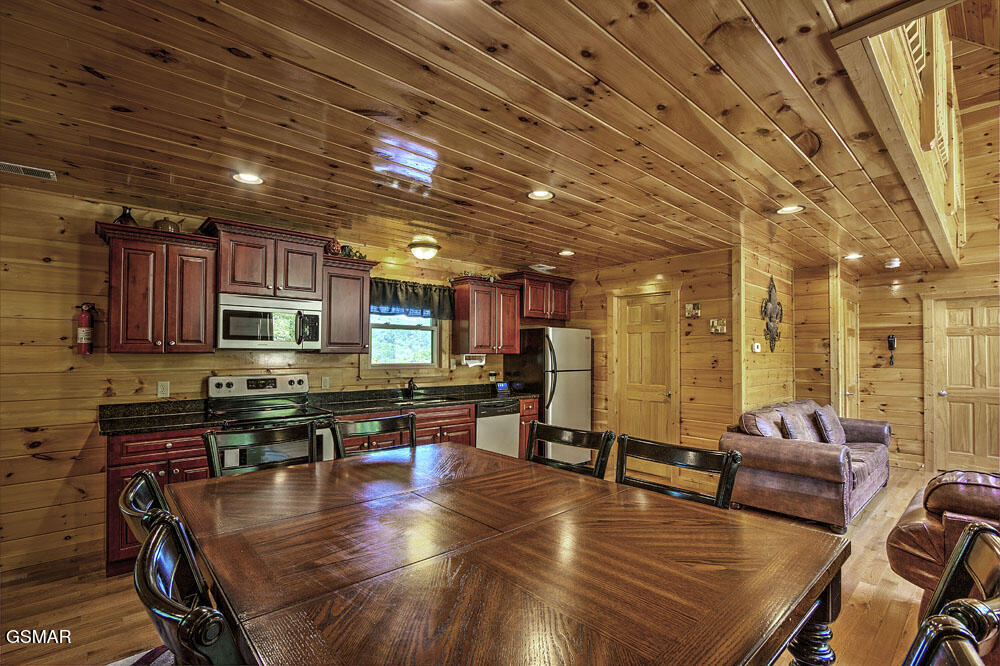 1742 Pulaski Lane Sevierville TN 37862