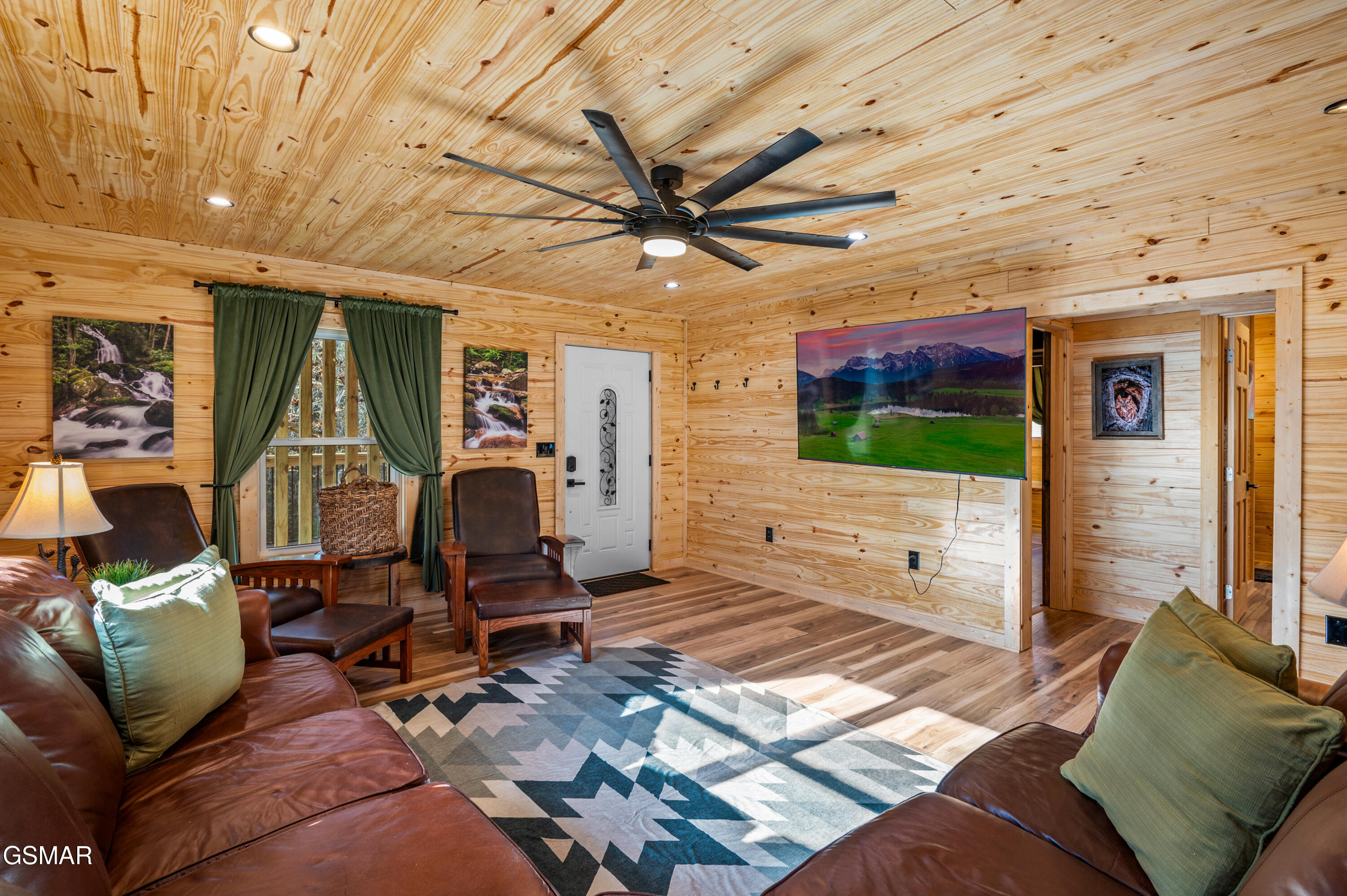 311 Indian Knob Circle Pigeon Forge TN 37863