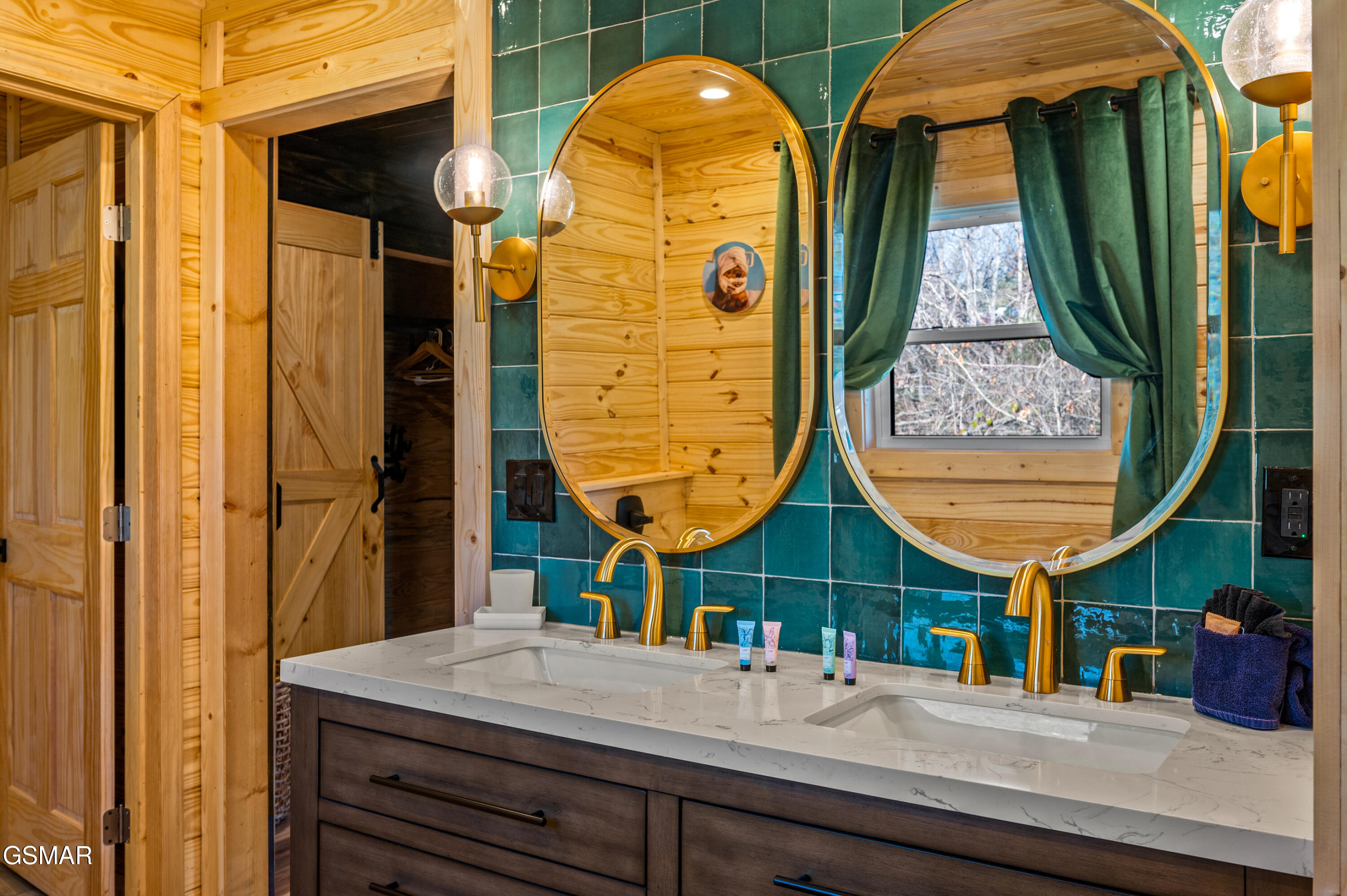 311 Indian Knob Circle Pigeon Forge TN 37863