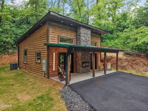 2036 Ridge Road Pigeon Forge TN 37863
