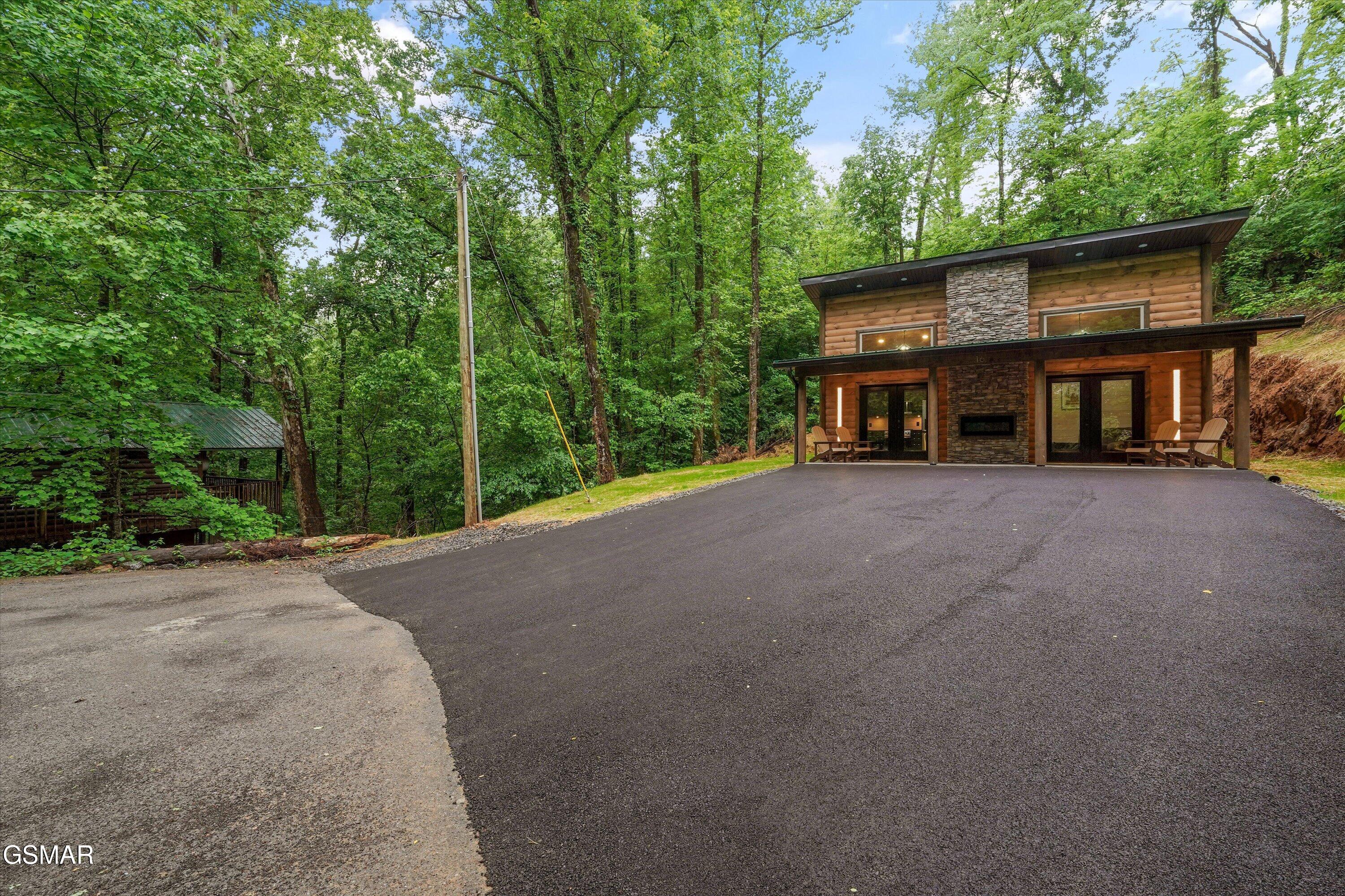 2036 Ridge Road Pigeon Forge TN 37863