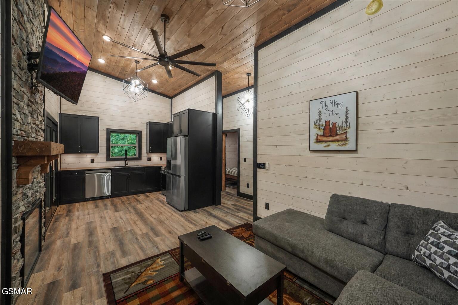 2036 Ridge Road Pigeon Forge TN 37863