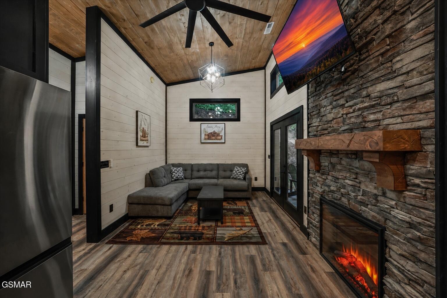 2036 Ridge Road Pigeon Forge TN 37863