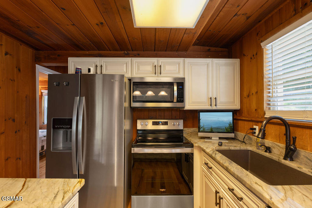 1105 Lower Alpine Way Gatlinburg TN 37738