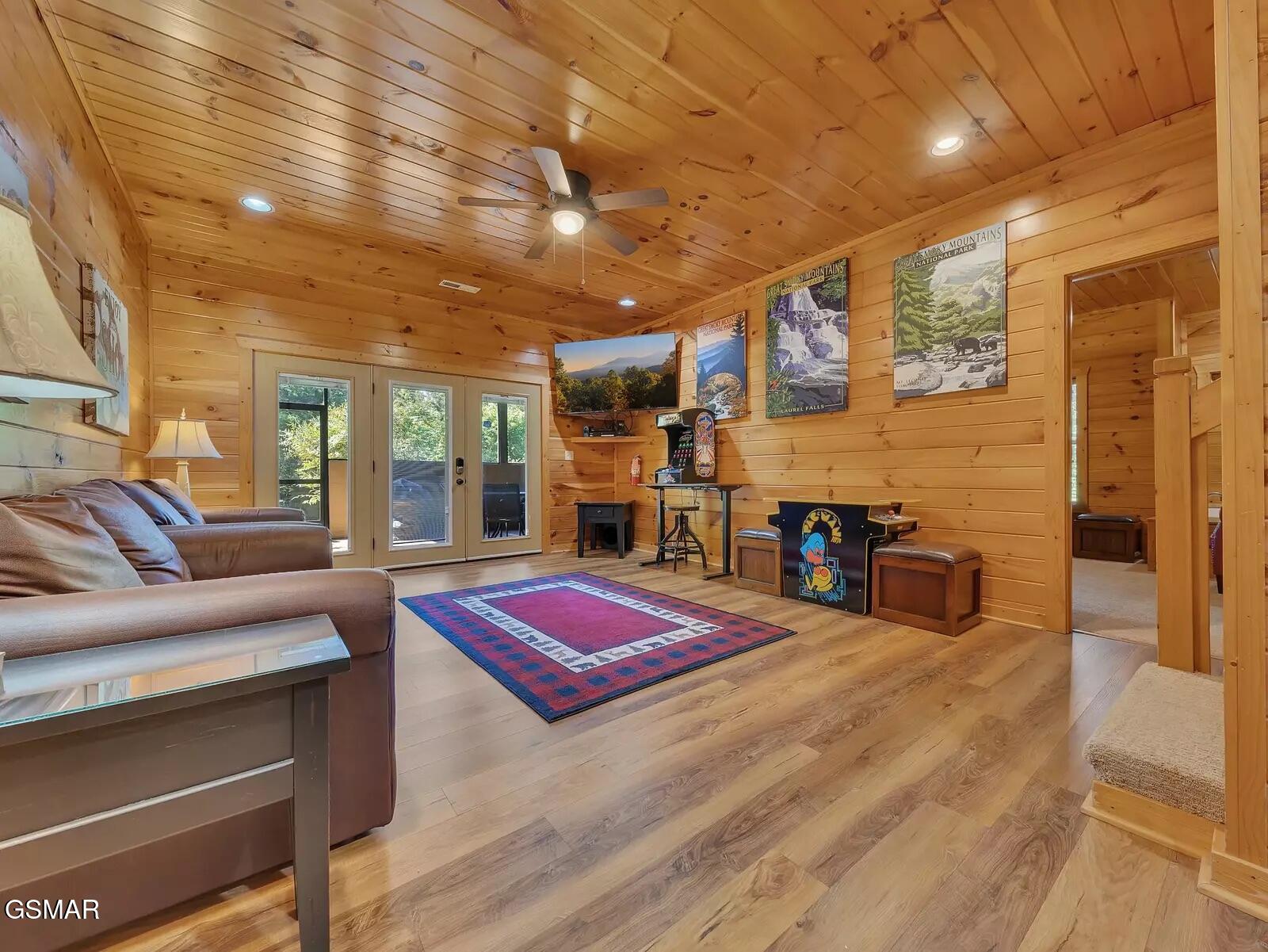 1715 Smoky Hills Drive Gatlinburg TN 37738