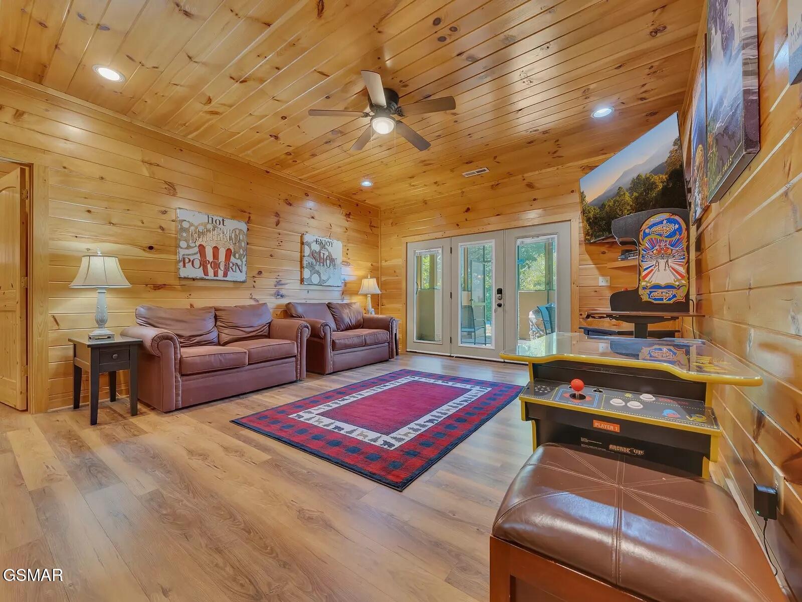 1715 Smoky Hills Drive Gatlinburg TN 37738