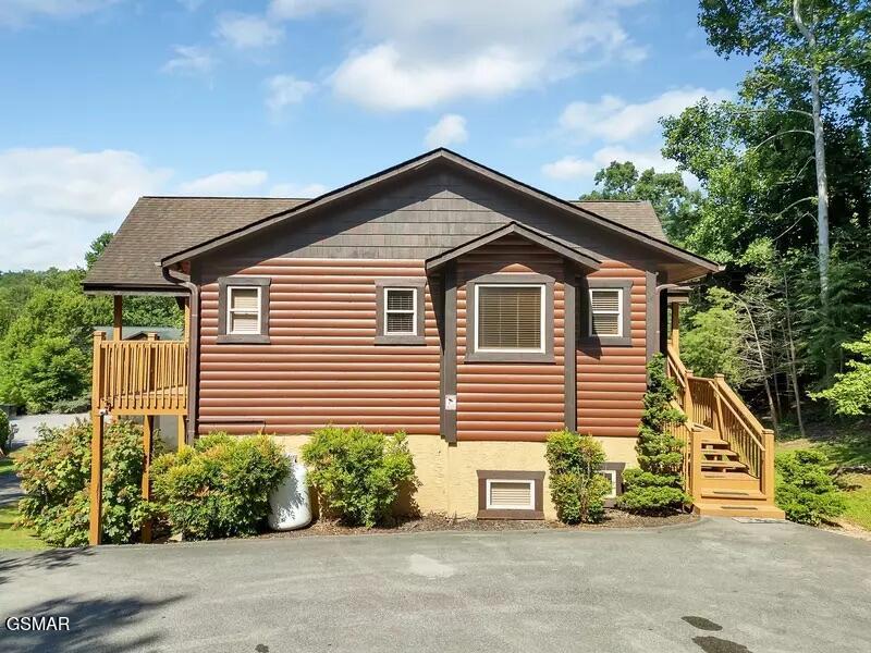 1715 Smoky Hills Drive Gatlinburg TN 37738