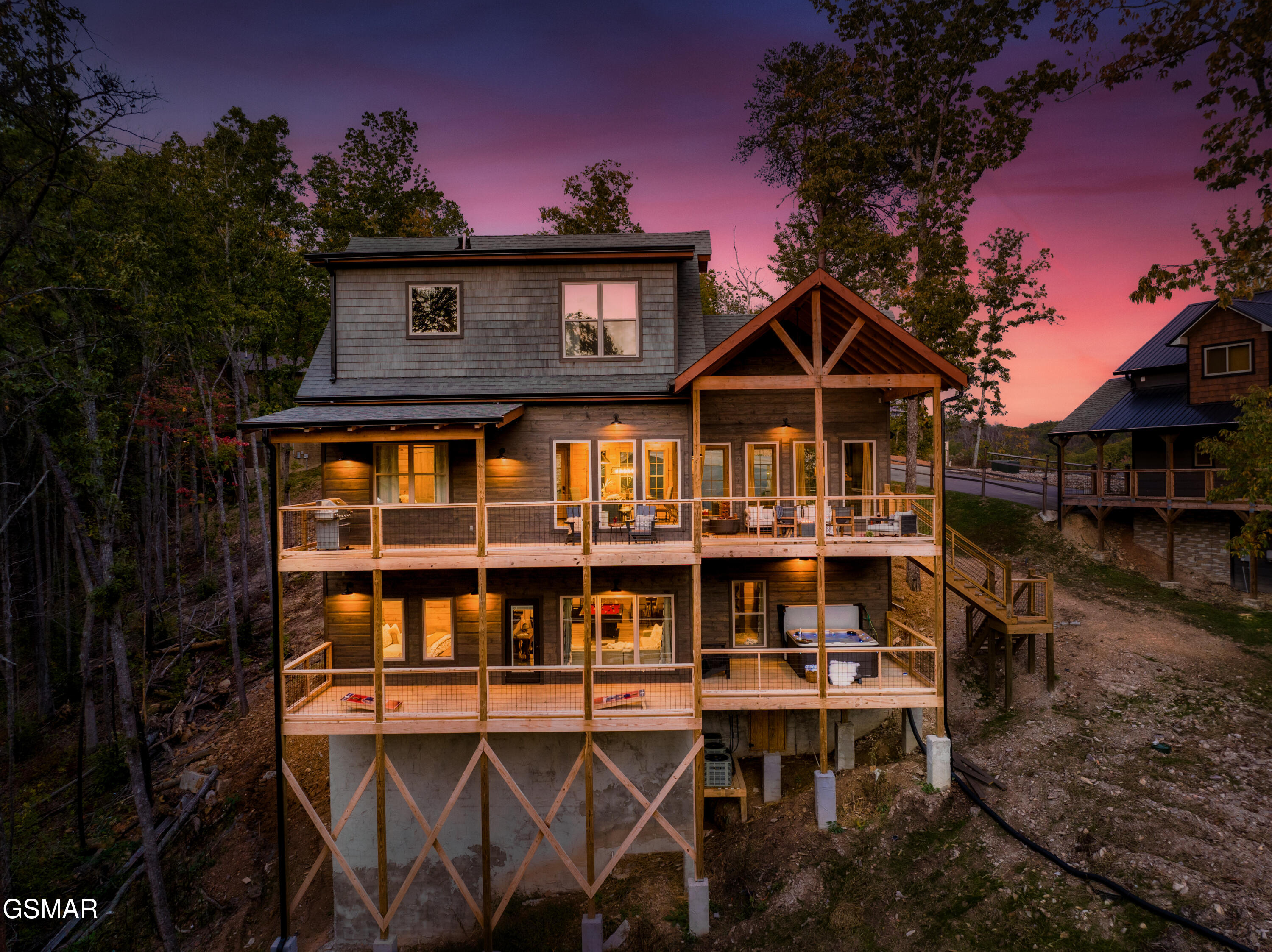 2438 Coopers Hawk Way Sevierville TN 37862