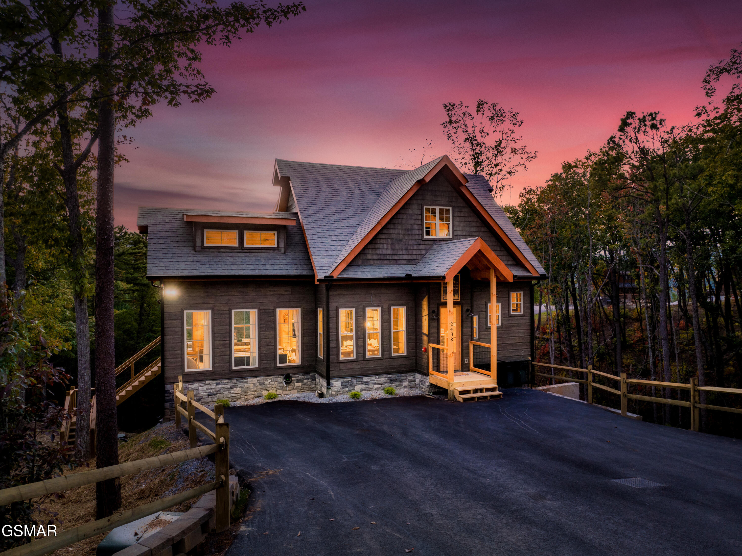 2438 Coopers Hawk Way Sevierville TN 37862