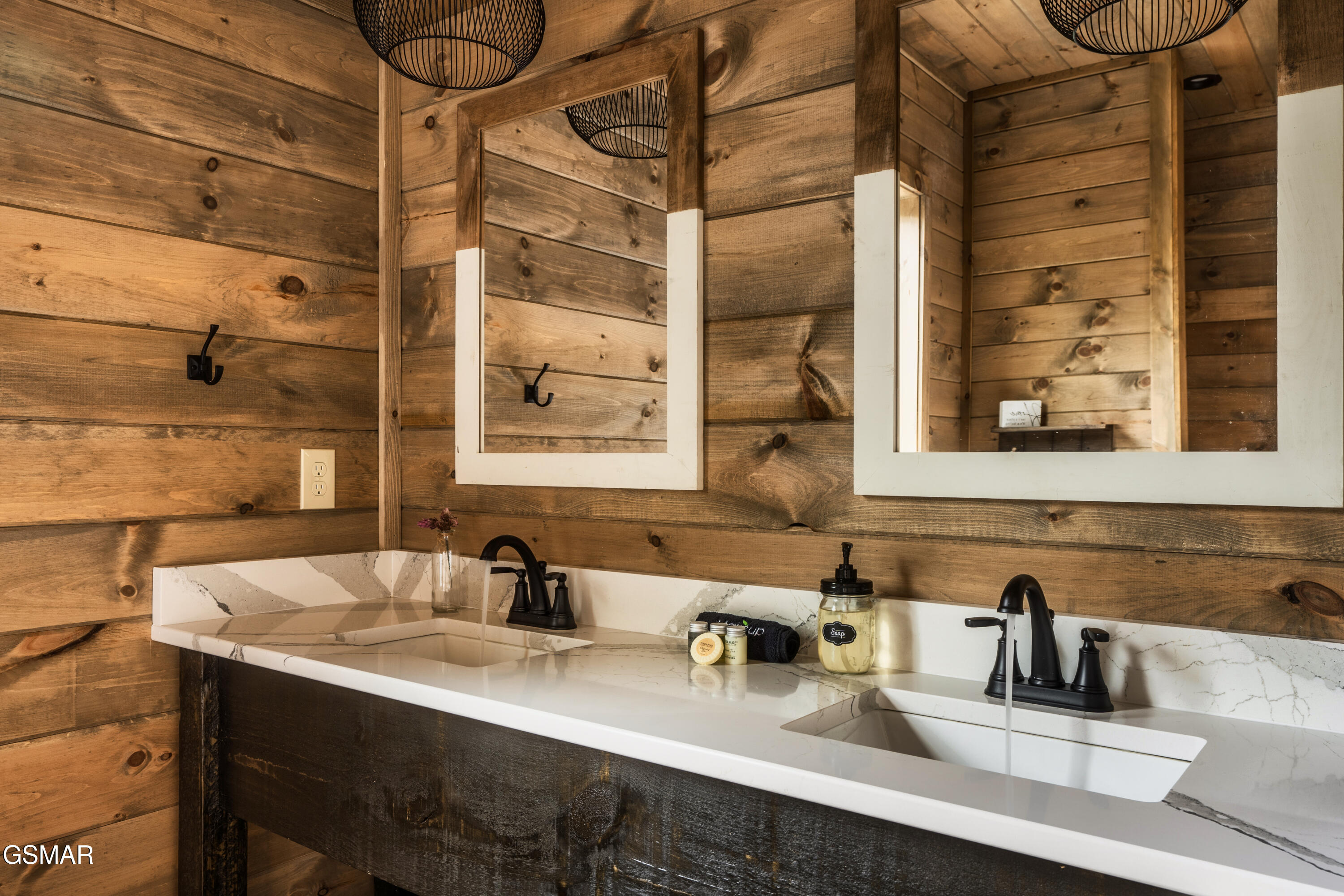 2438 Coopers Hawk Way Sevierville TN 37862