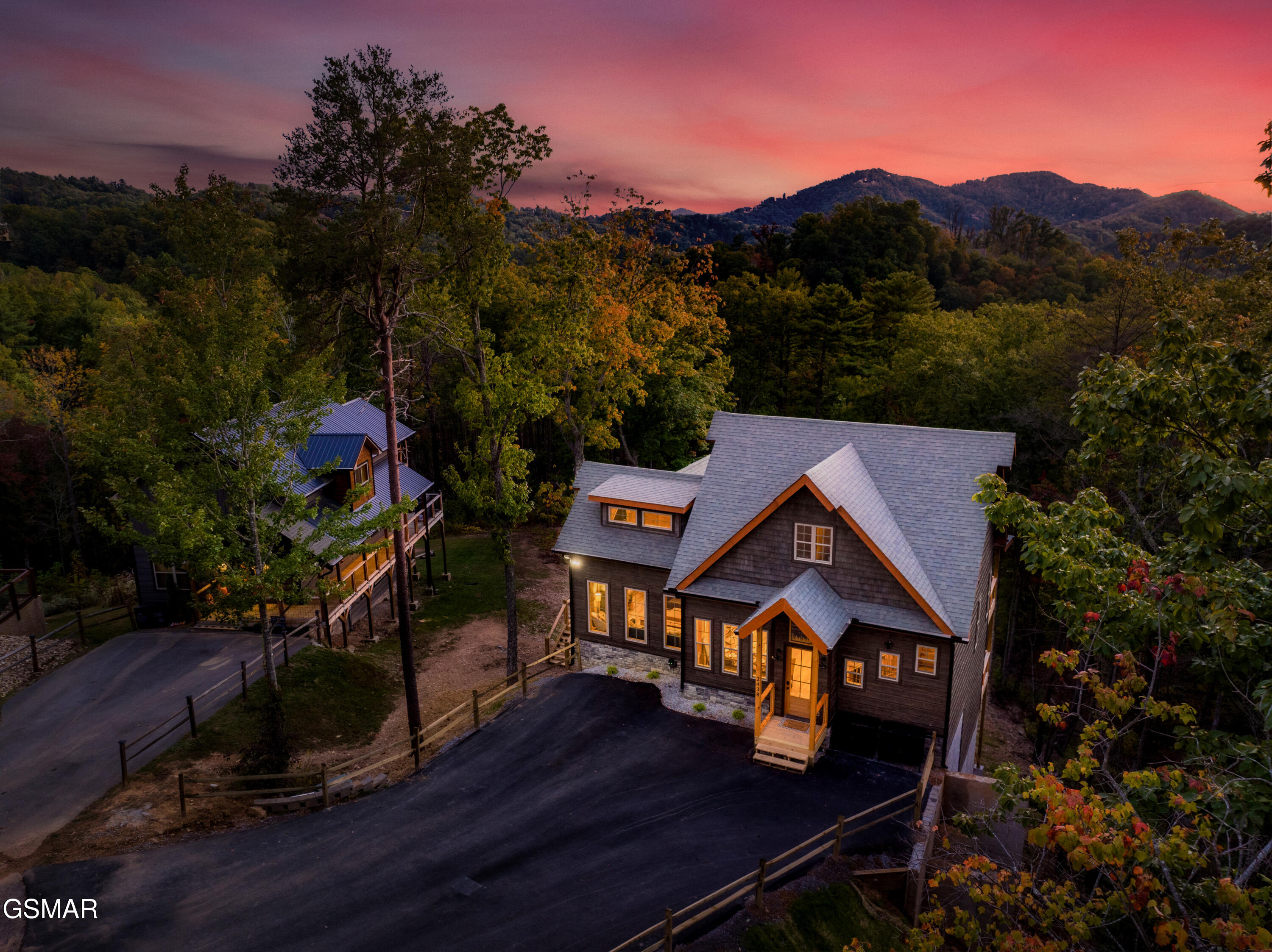 2438 Coopers Hawk Way Sevierville TN 37862