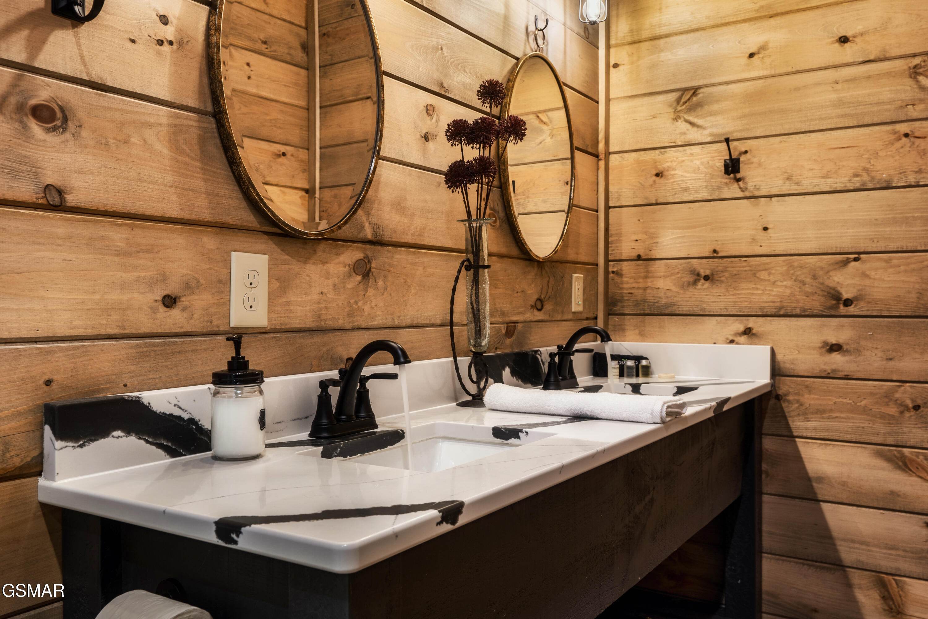 2438 Coopers Hawk Way Sevierville TN 37862