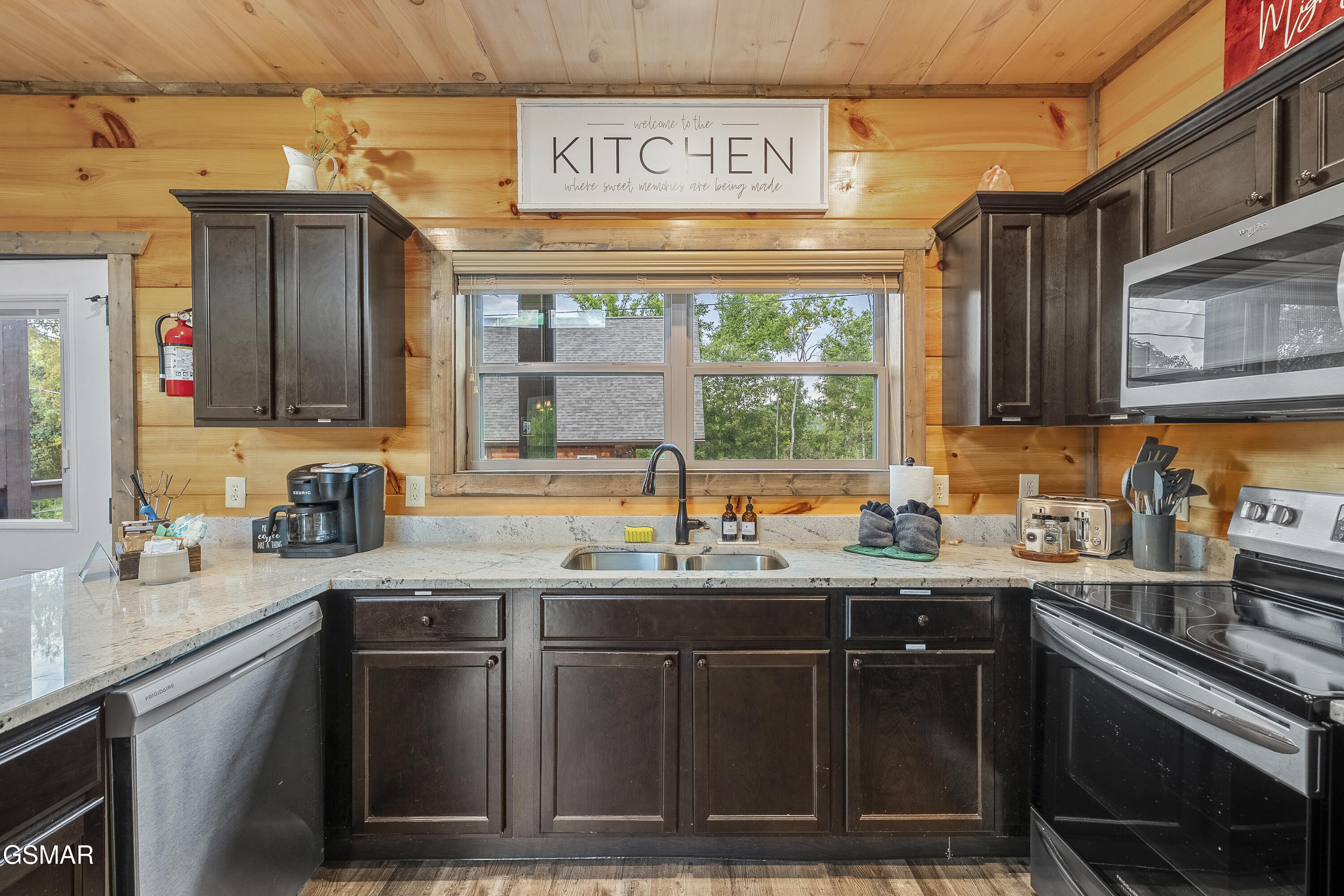 2111 Eagle Feather Drive Sevierville TN 37876