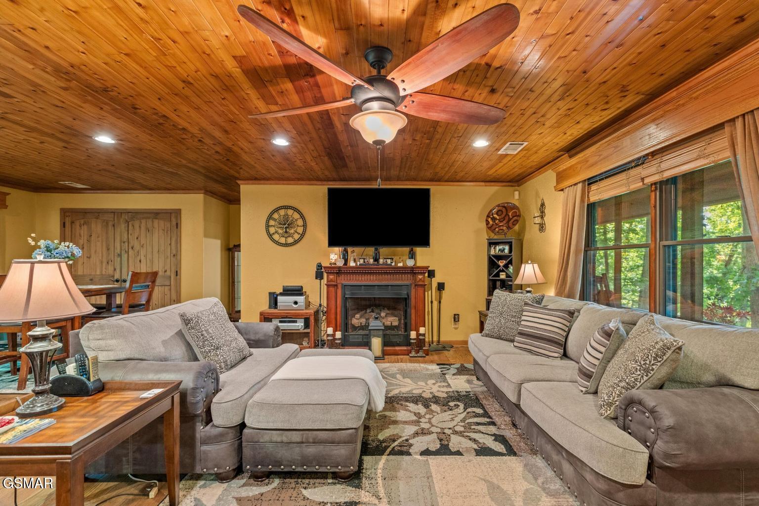 928 E Cross Road Dandridge TN 37725
