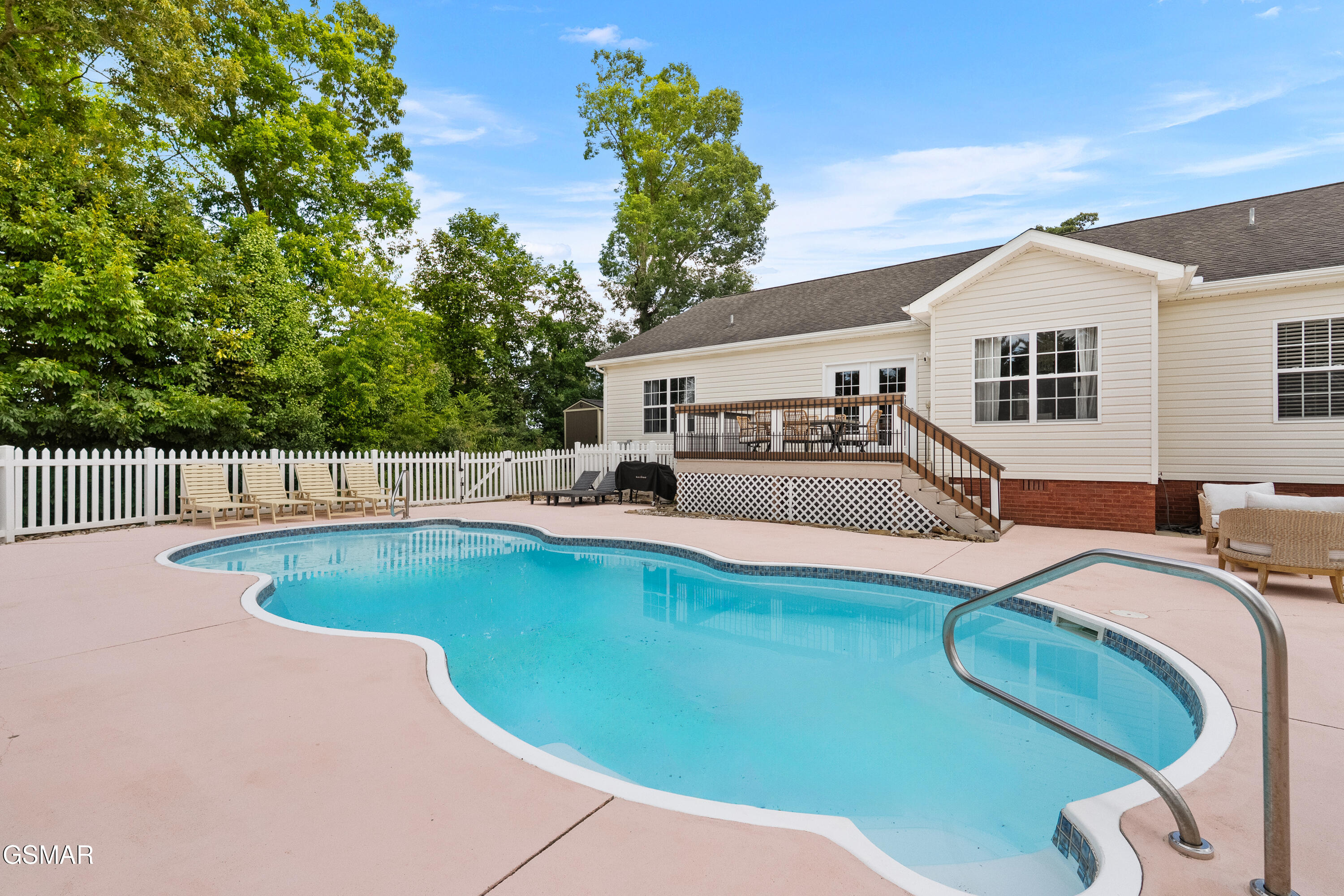 1426 Benjamin Boulevard Sevierville TN 37876