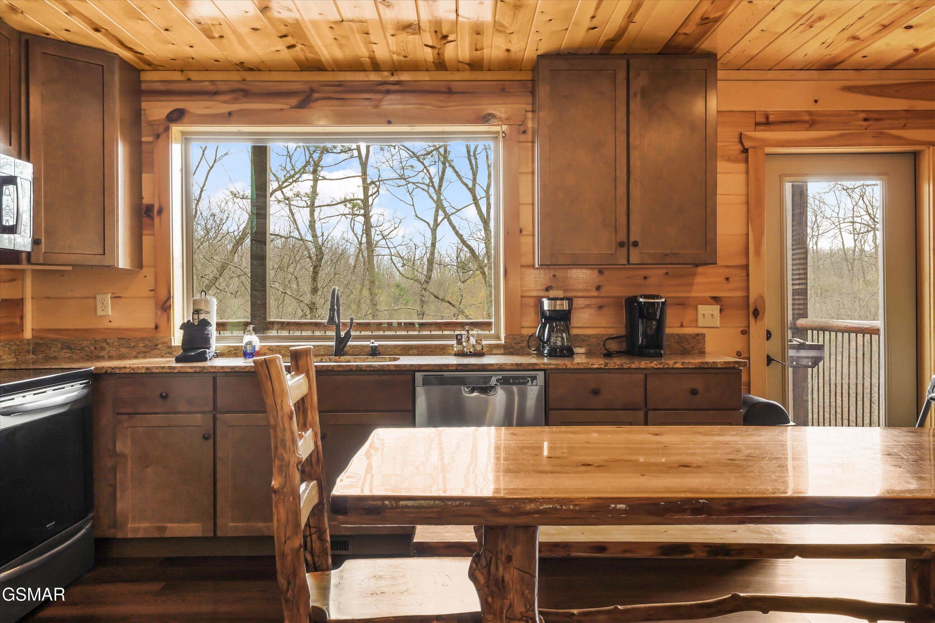 2021 Settlers Ridge Way Gatlinburg TN 37738