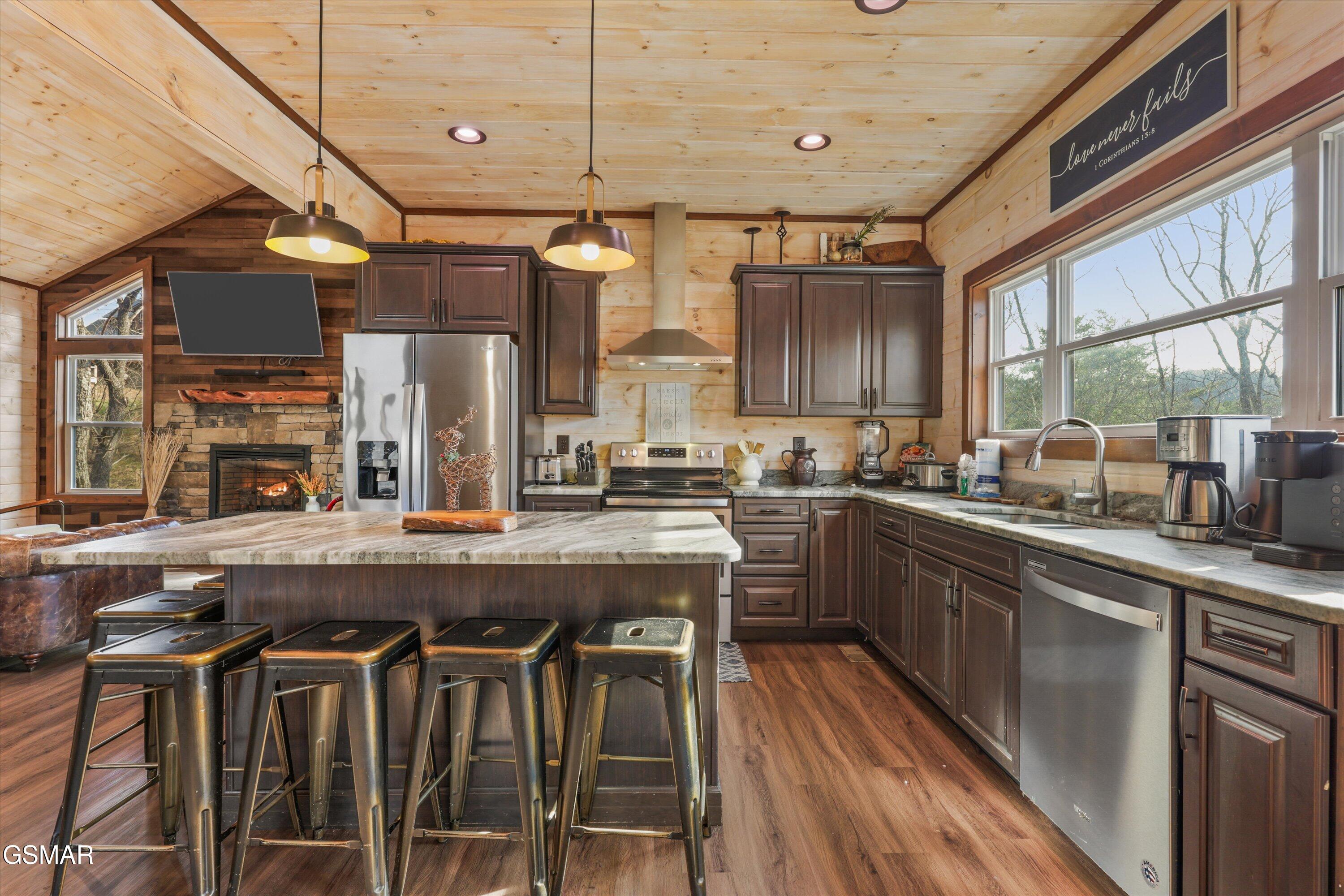 2529 Mountain Holly Way Sevierville TN 37862