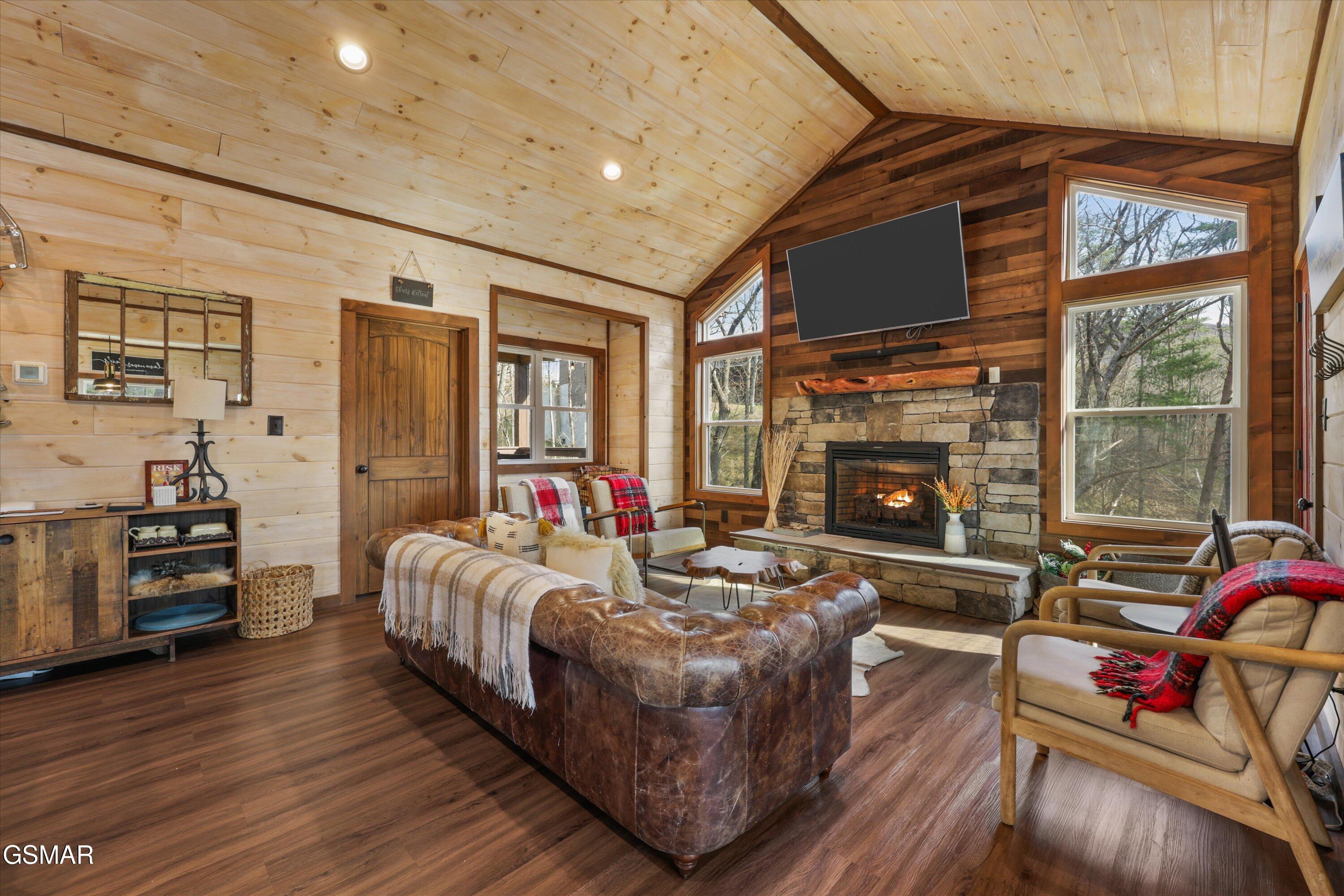 2529 Mountain Holly Way Sevierville TN 37862