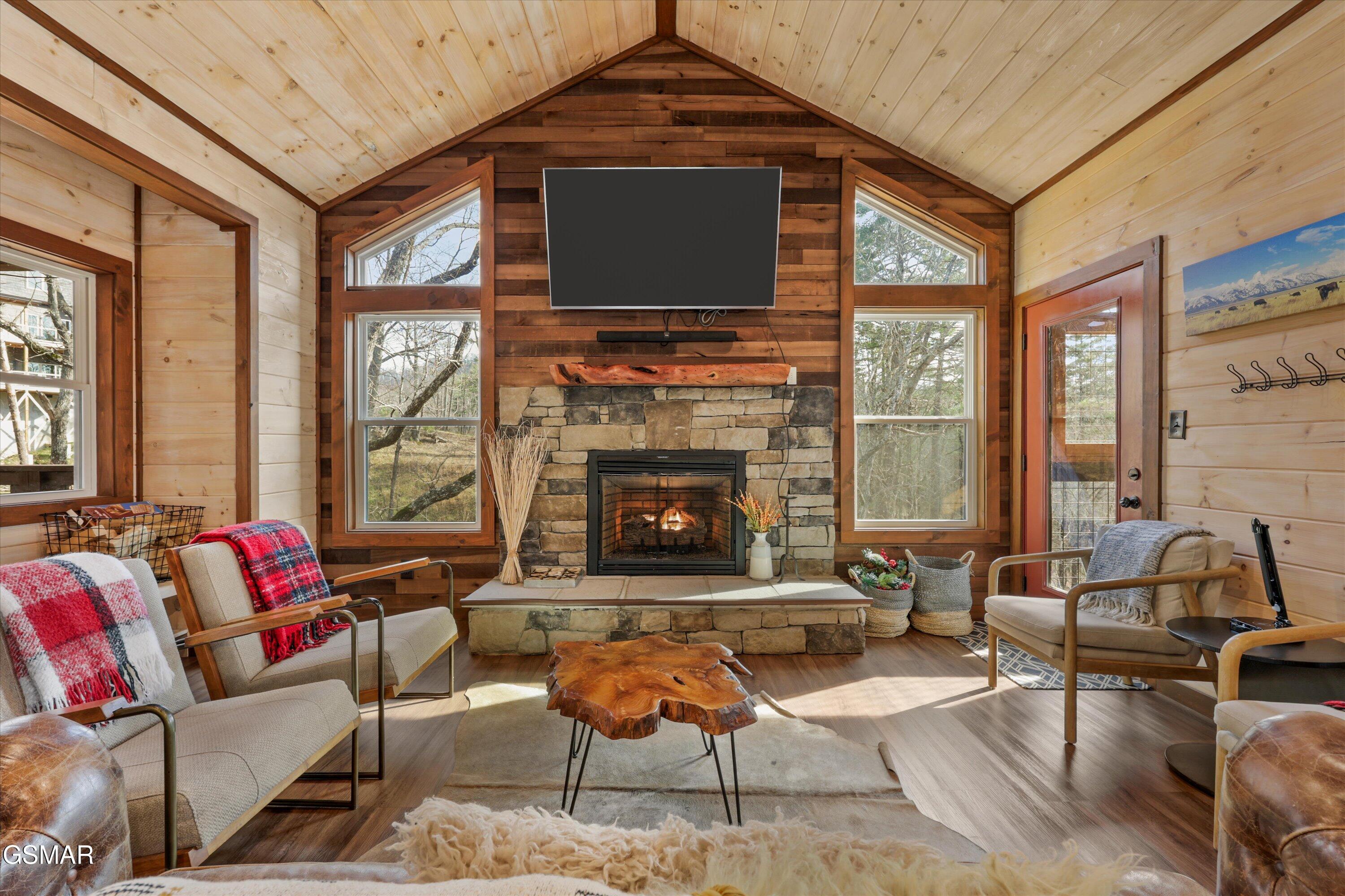 2529 Mountain Holly Way Sevierville TN 37862