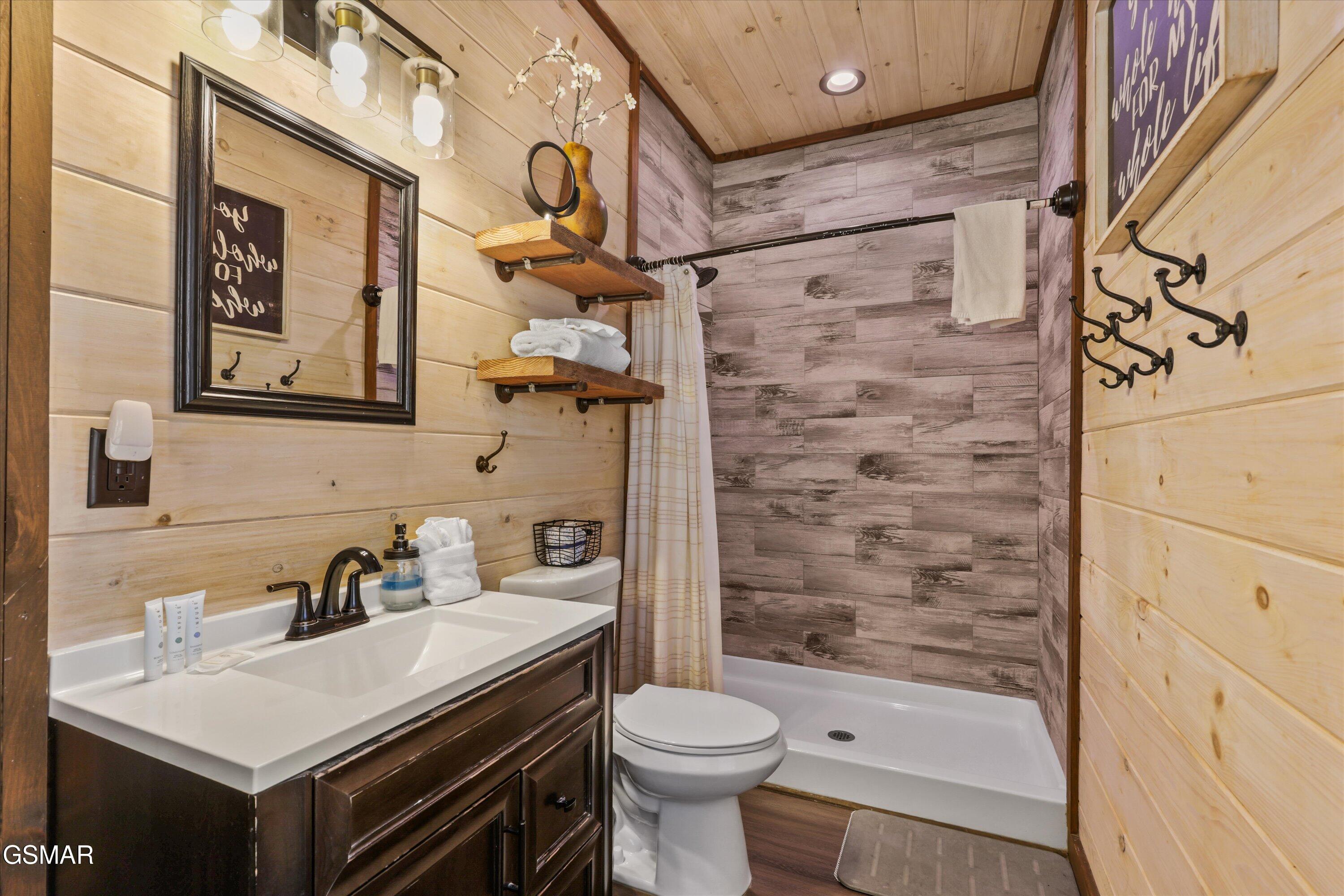 2529 Mountain Holly Way Sevierville TN 37862