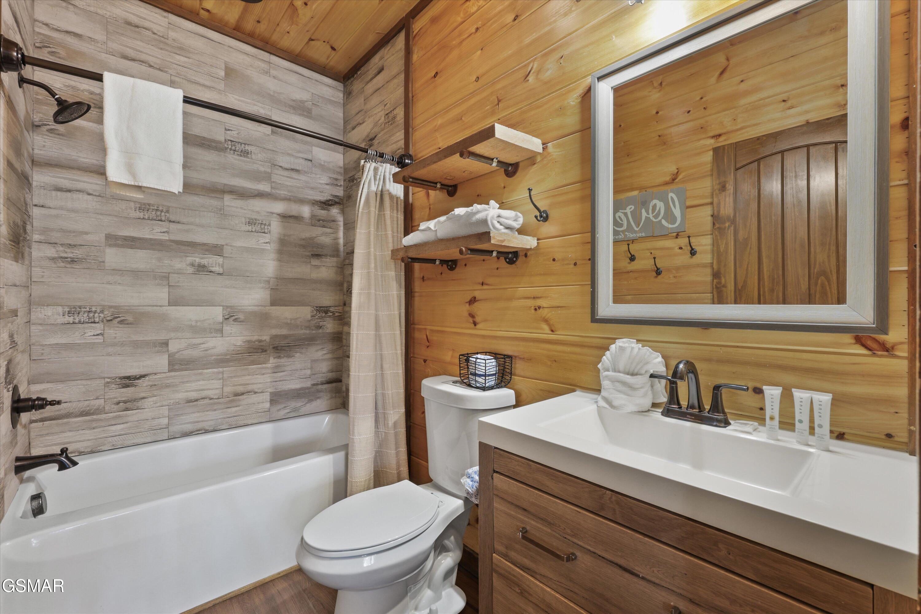 2529 Mountain Holly Way Sevierville TN 37862