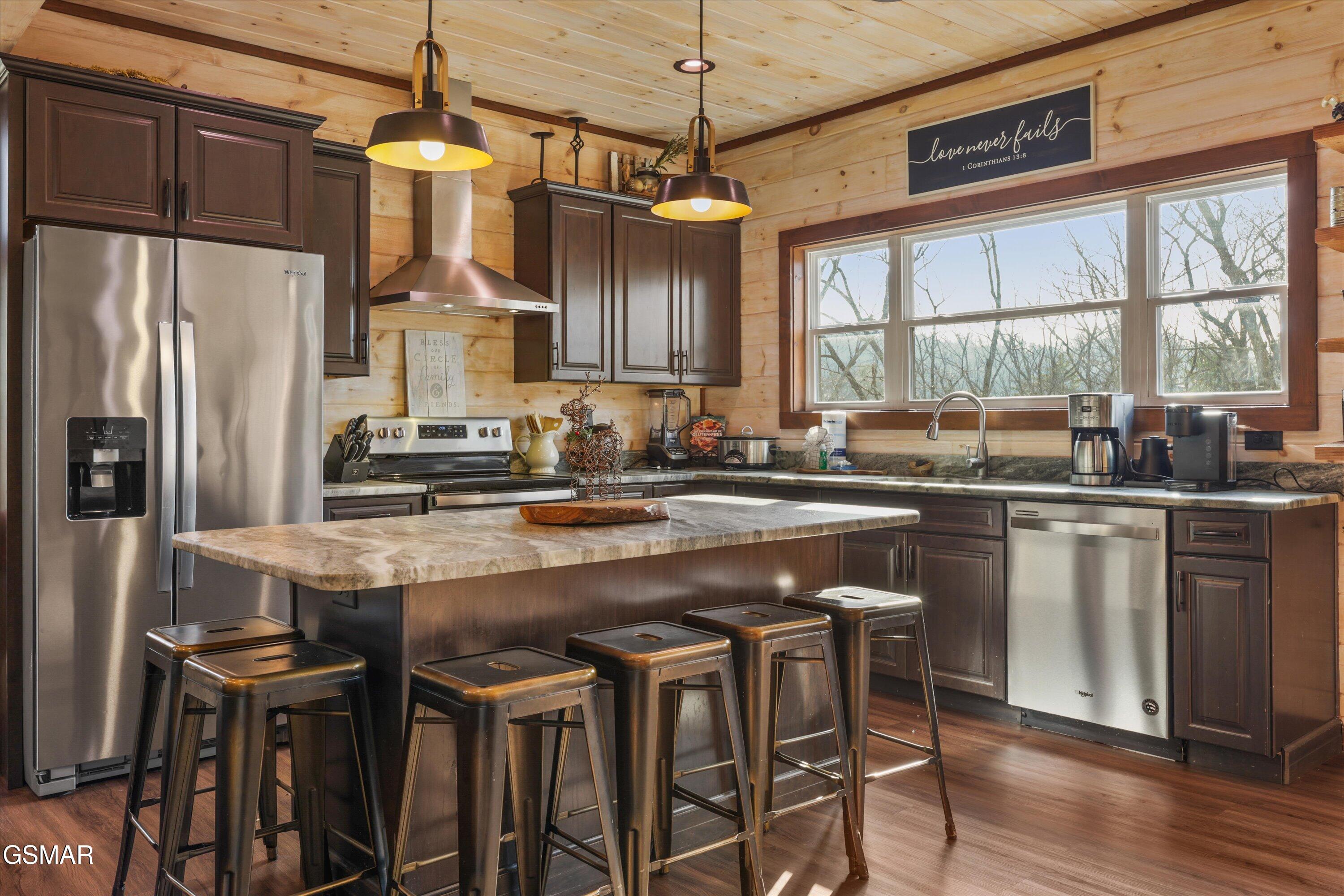 2529 Mountain Holly Way Sevierville TN 37862