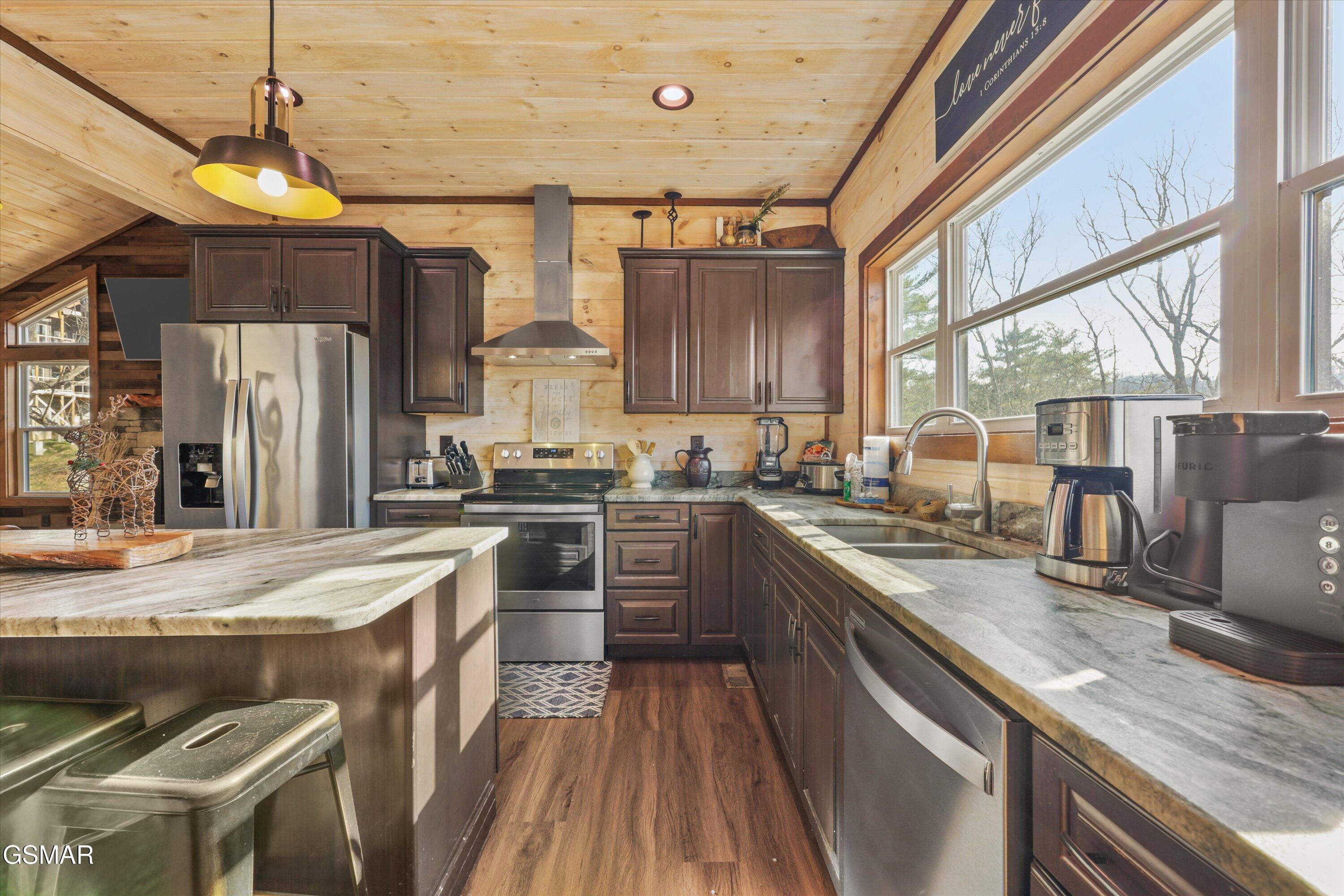 2529 Mountain Holly Way Sevierville TN 37862