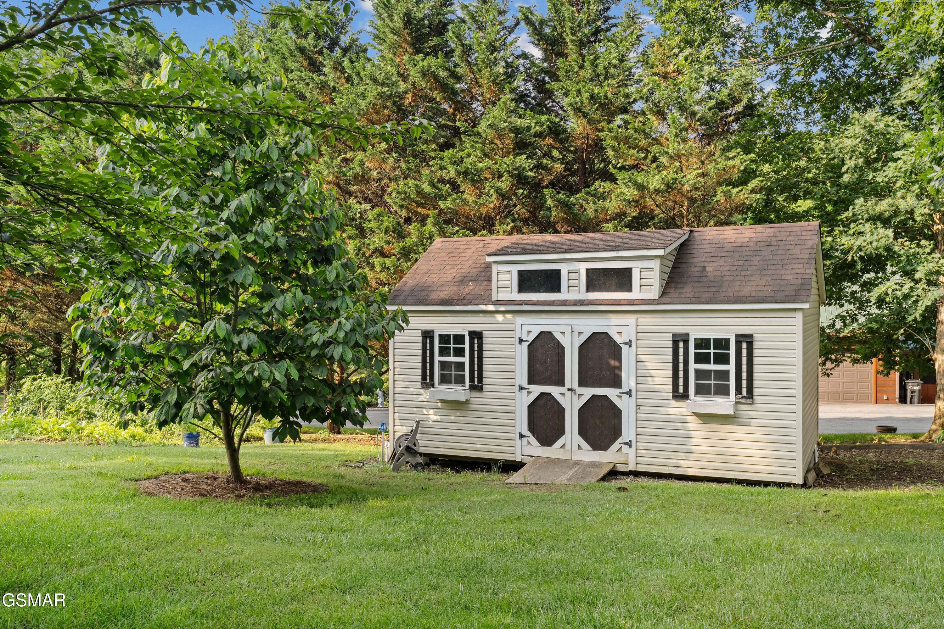 328 Hansels Lea Sevierville TN 37876