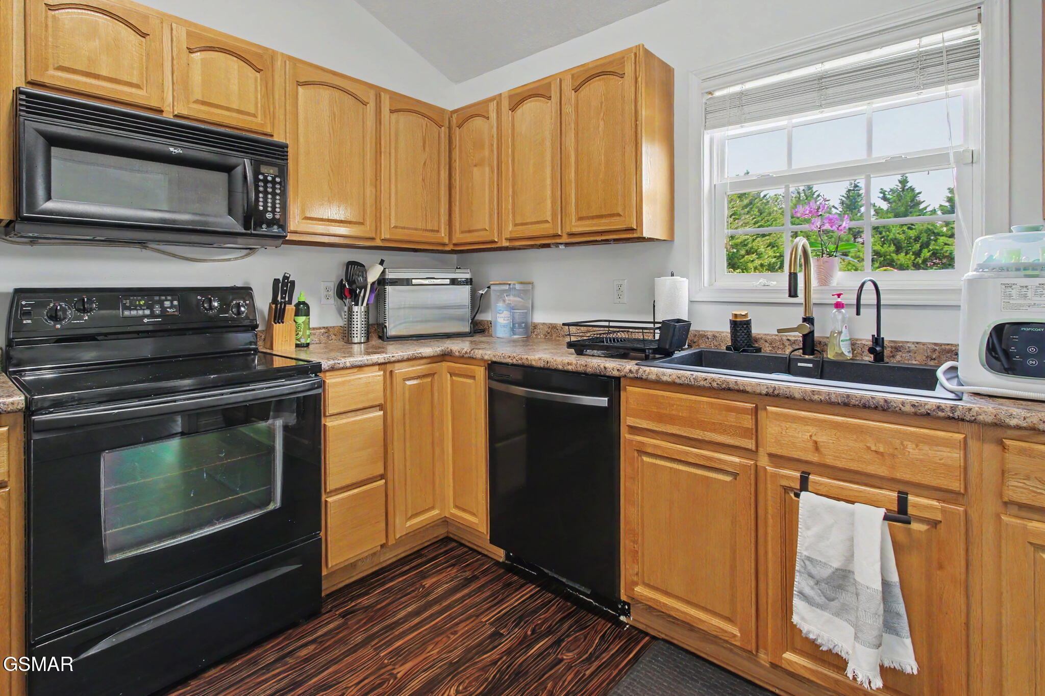 6115 Old Niles Ferry Pike Greenback TN 37742