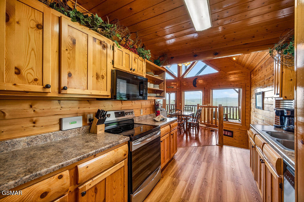 2214 Towering Hemlock Drive Sevierville TN 37876