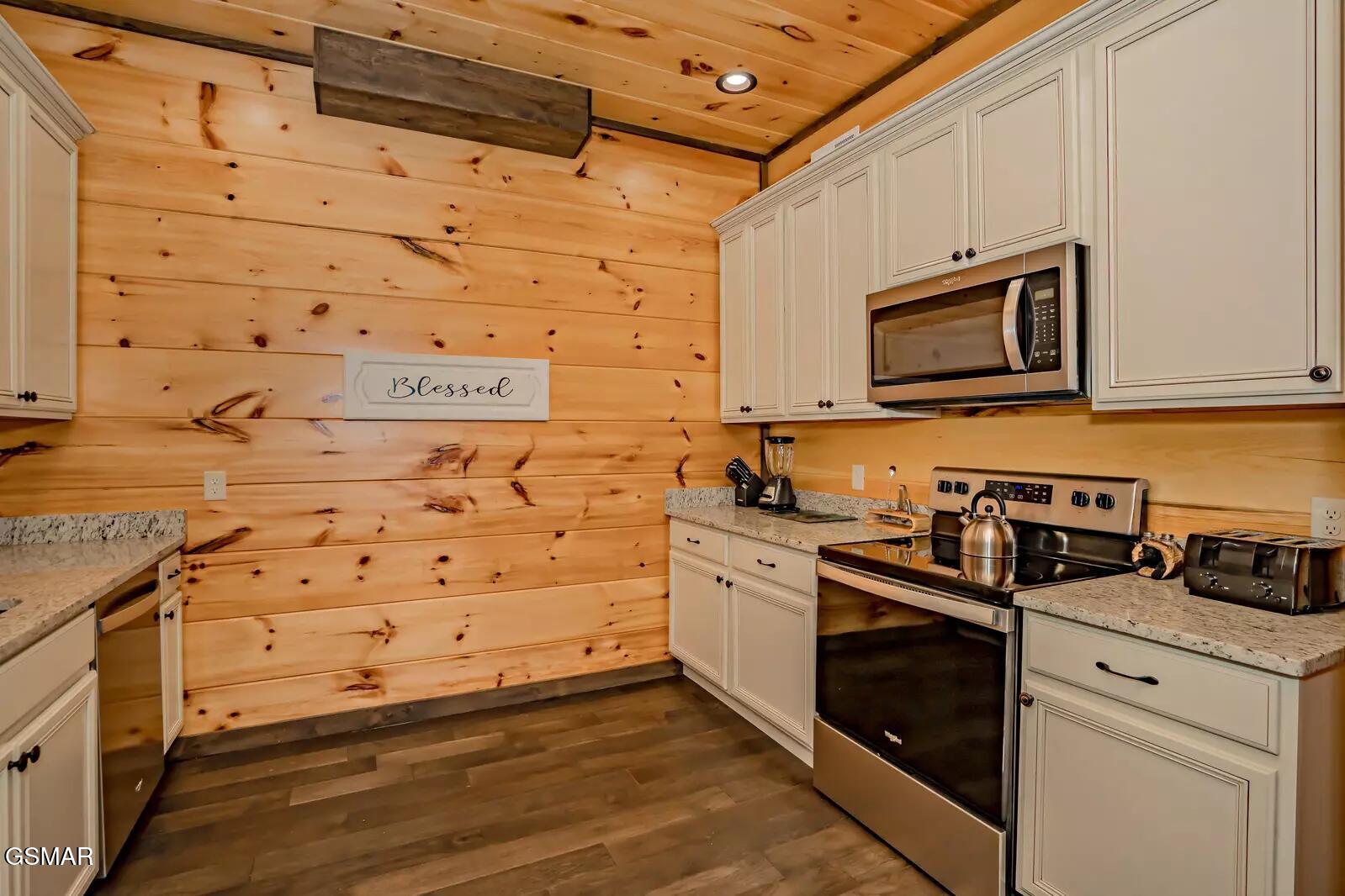 763 Ski View Lane Sevierville TN 37876